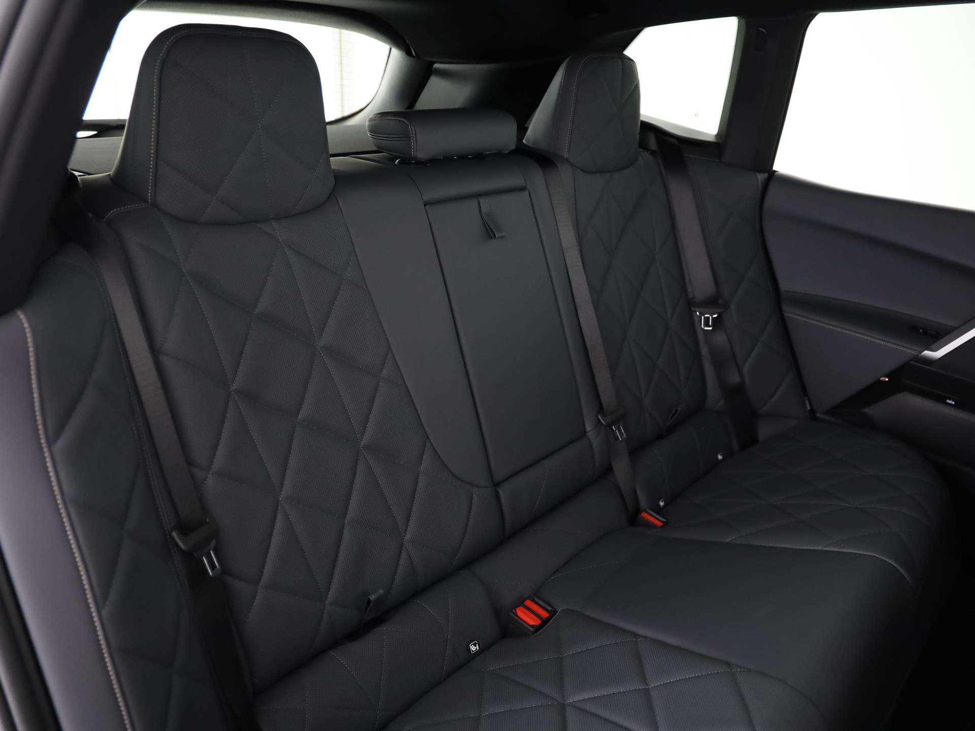 BMW iX xDrive60-image-17