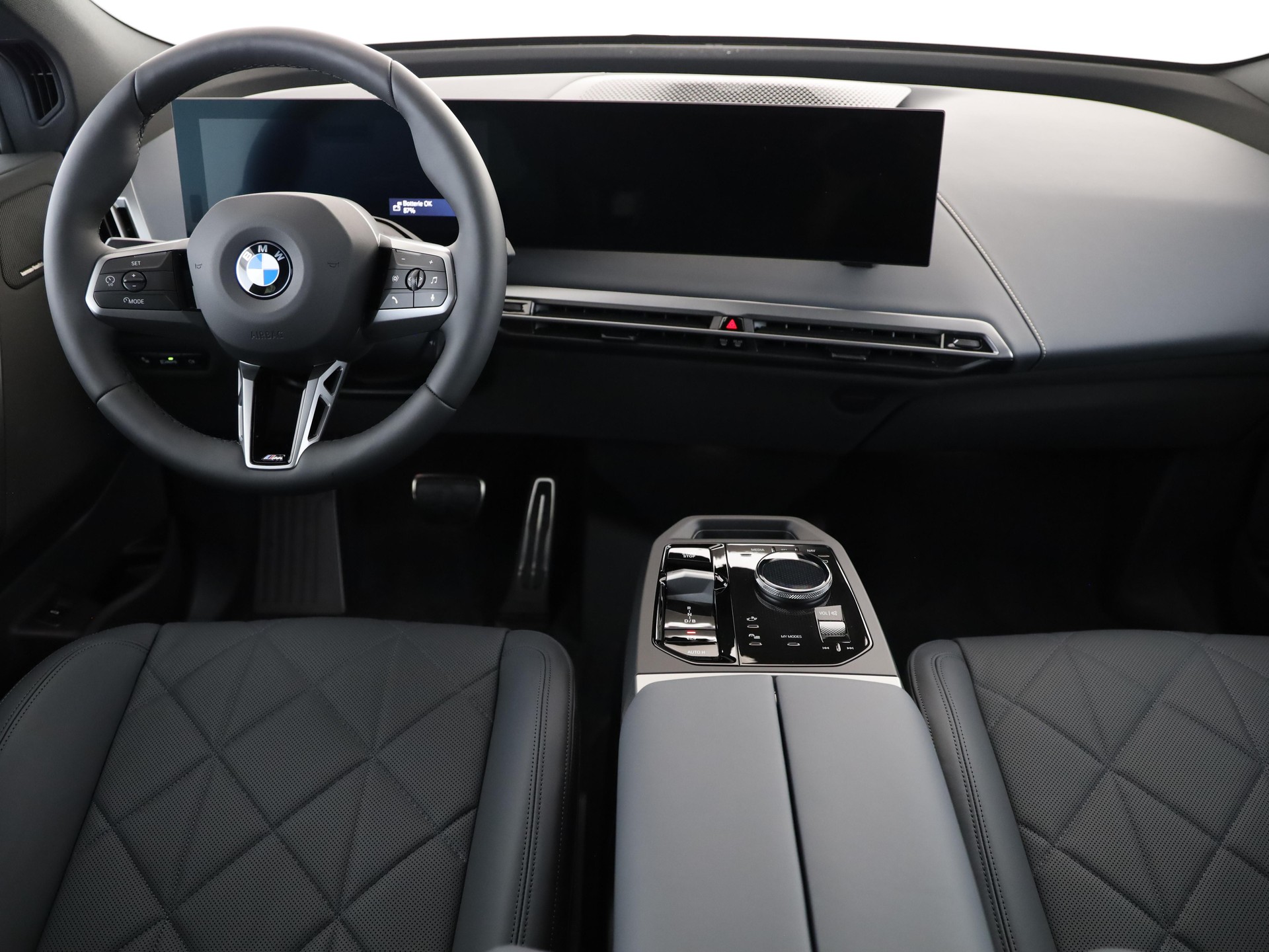 BMW iX xDrive60-image-19