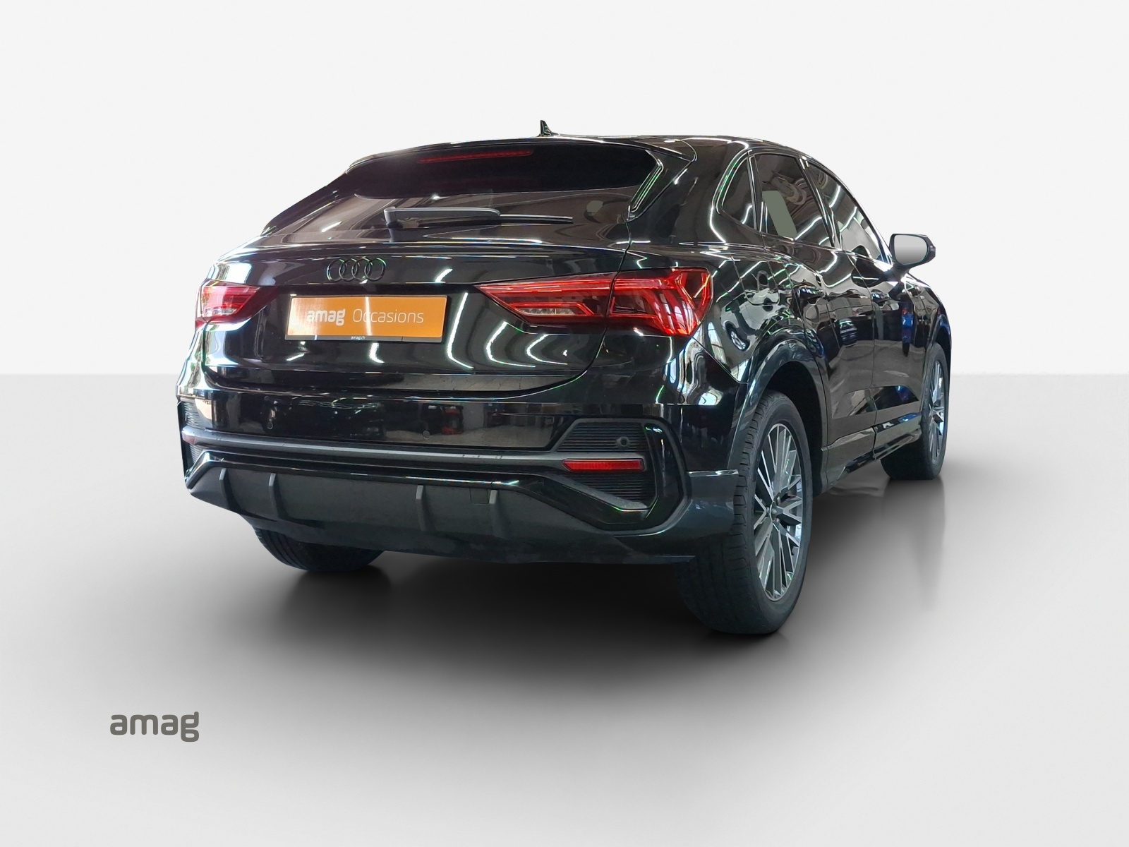 AUDI Q3 Sportback 40 TFSI S line quattro S-tronic-image-4