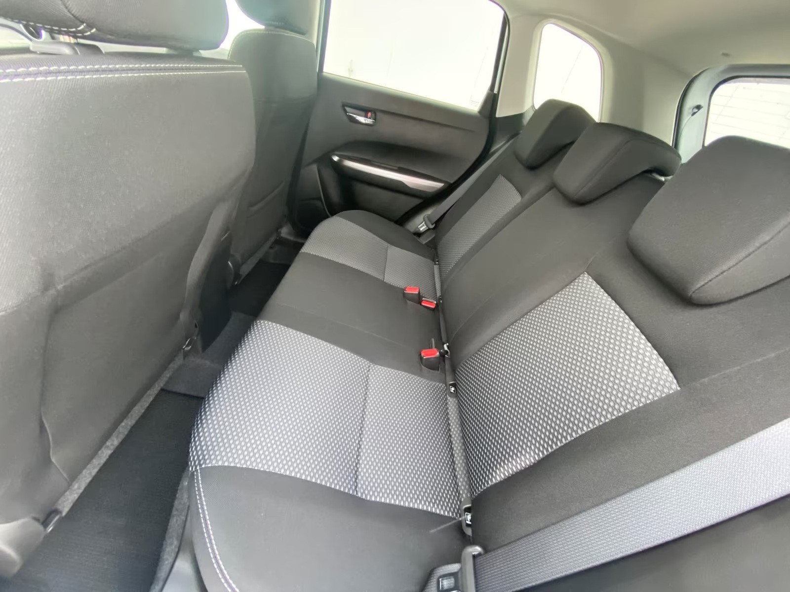 SUZUKI Vitara 1.4 Boosterjet Compact + 4x4 Hybrid-image-9