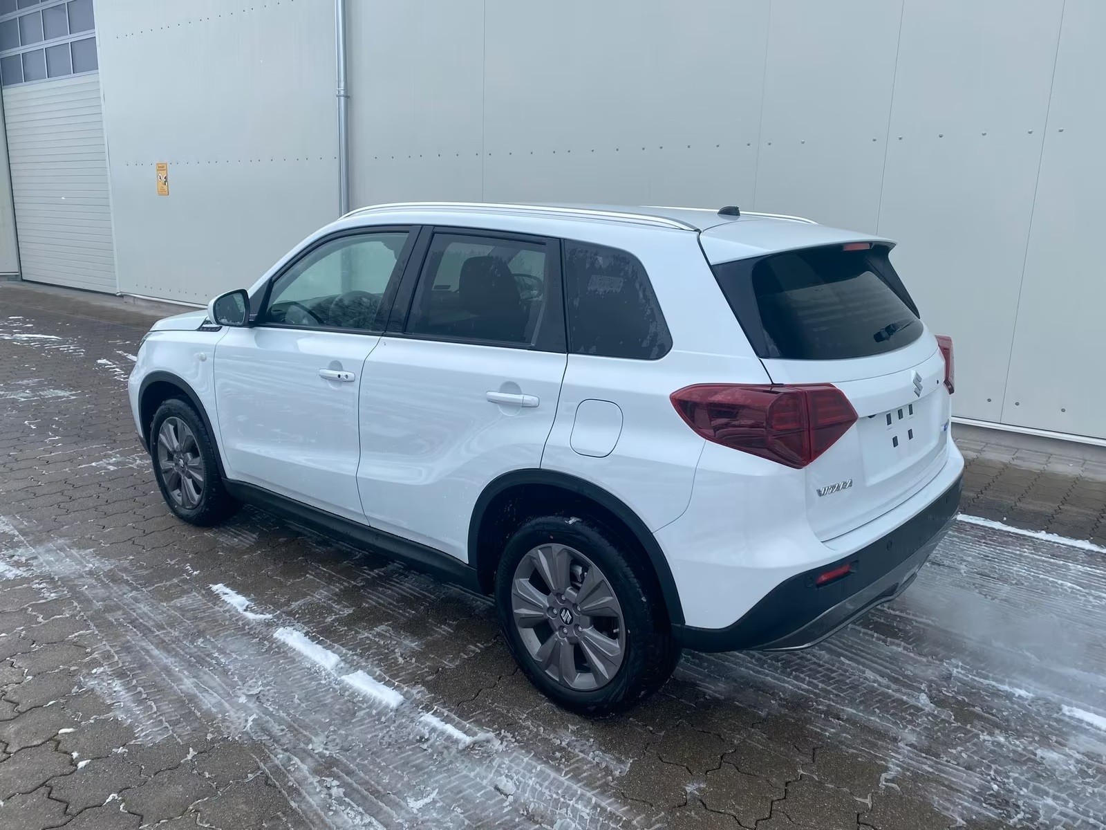 SUZUKI Vitara 1.4 Boosterjet Compact + 4x4 Hybrid-image-3