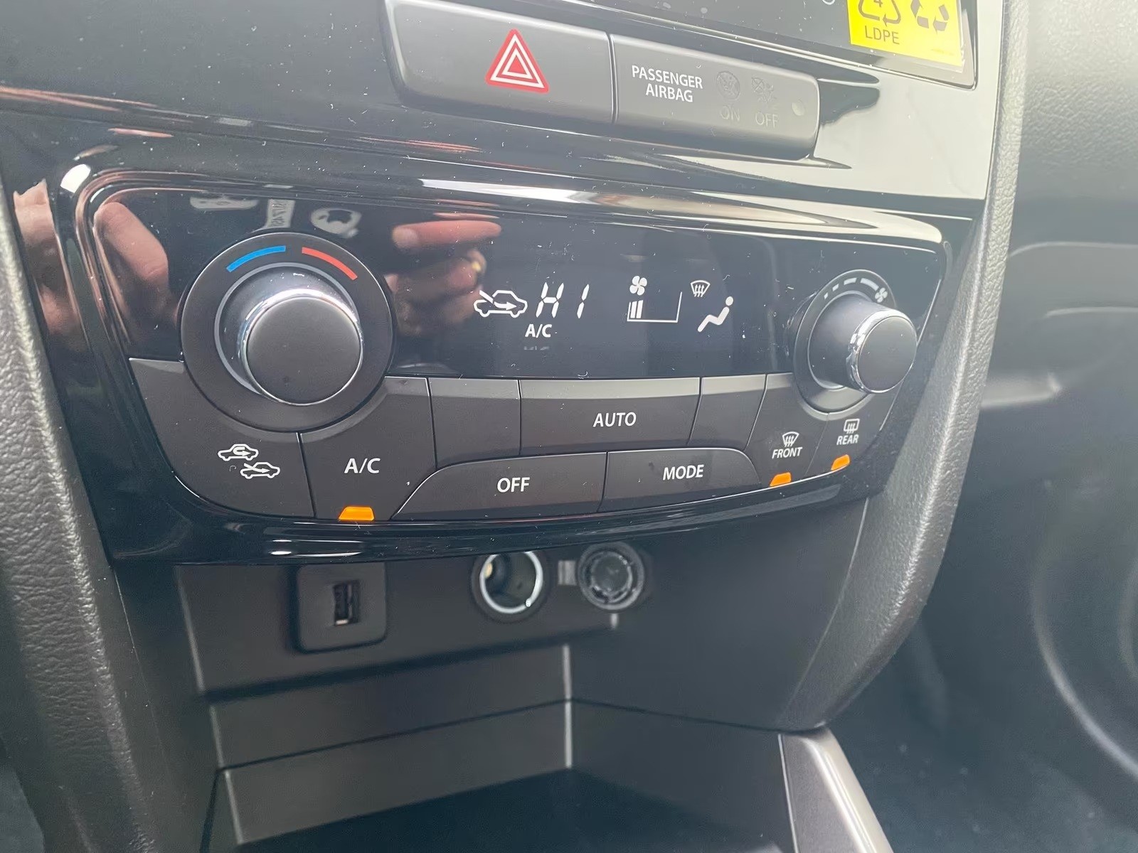 SUZUKI Vitara 1.4 Boosterjet Compact + 4x4 Hybrid-image-8