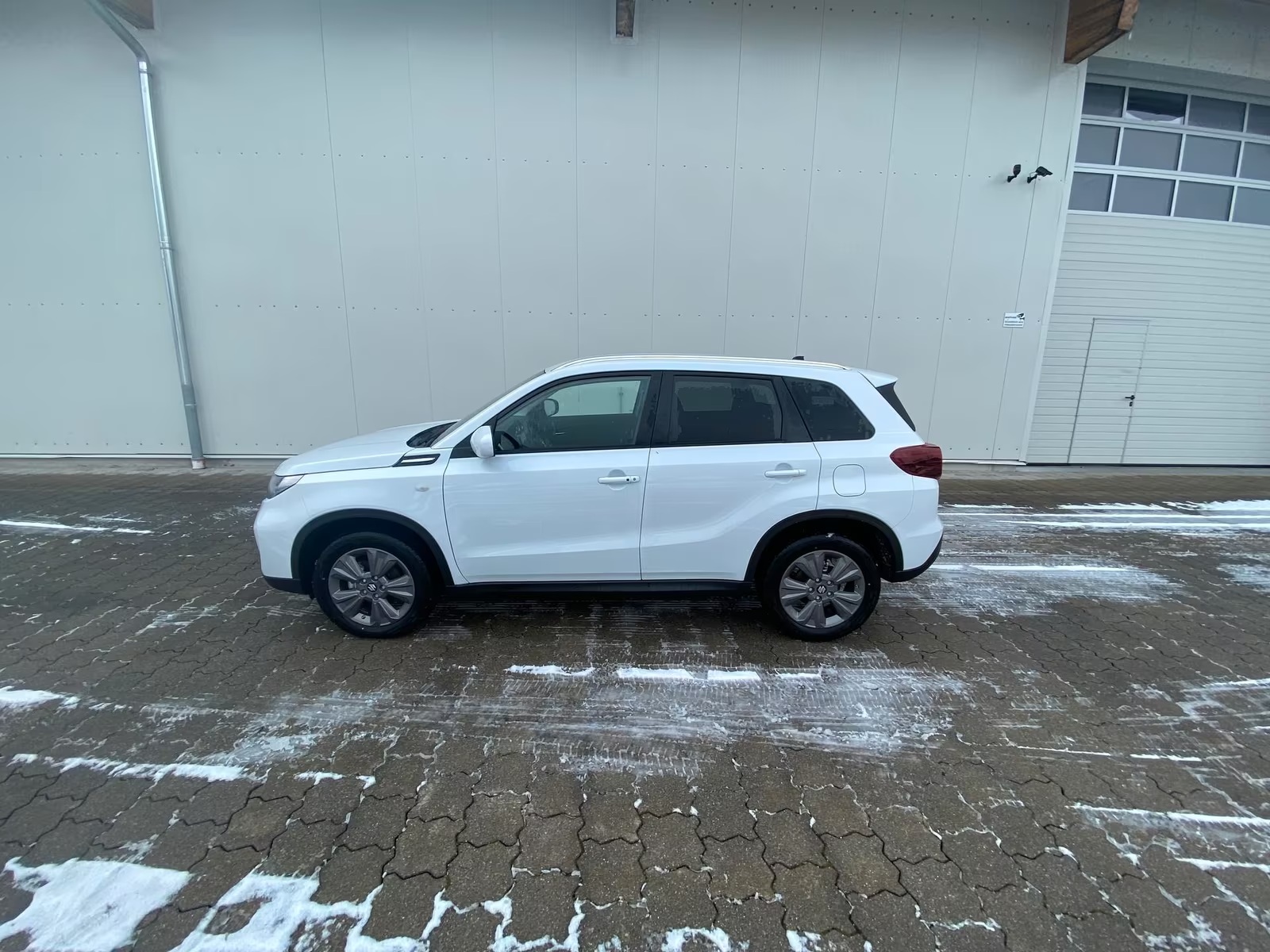 SUZUKI Vitara 1.4 Boosterjet Compact + 4x4 Hybrid-image-2