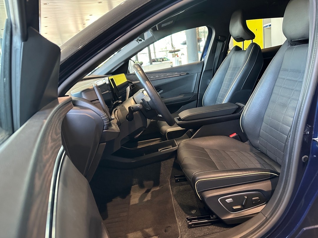 RENAULT Mégane E-TECH EV60 Iconic-image-9