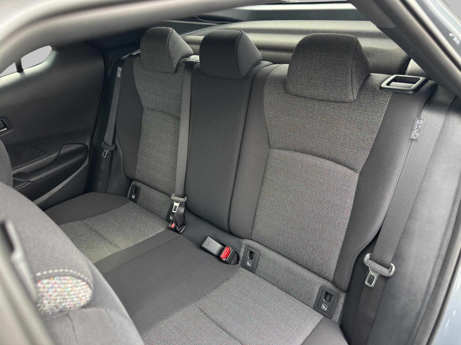 TOYOTA C-HR 2.0 HEV Swiss Edition 4x4-image-9