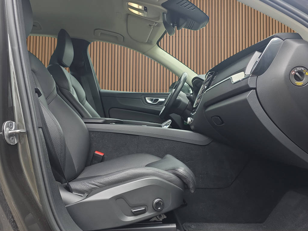 VOLVO XC60 2.0 B4 MH Diesel Inscription AWD-image-13