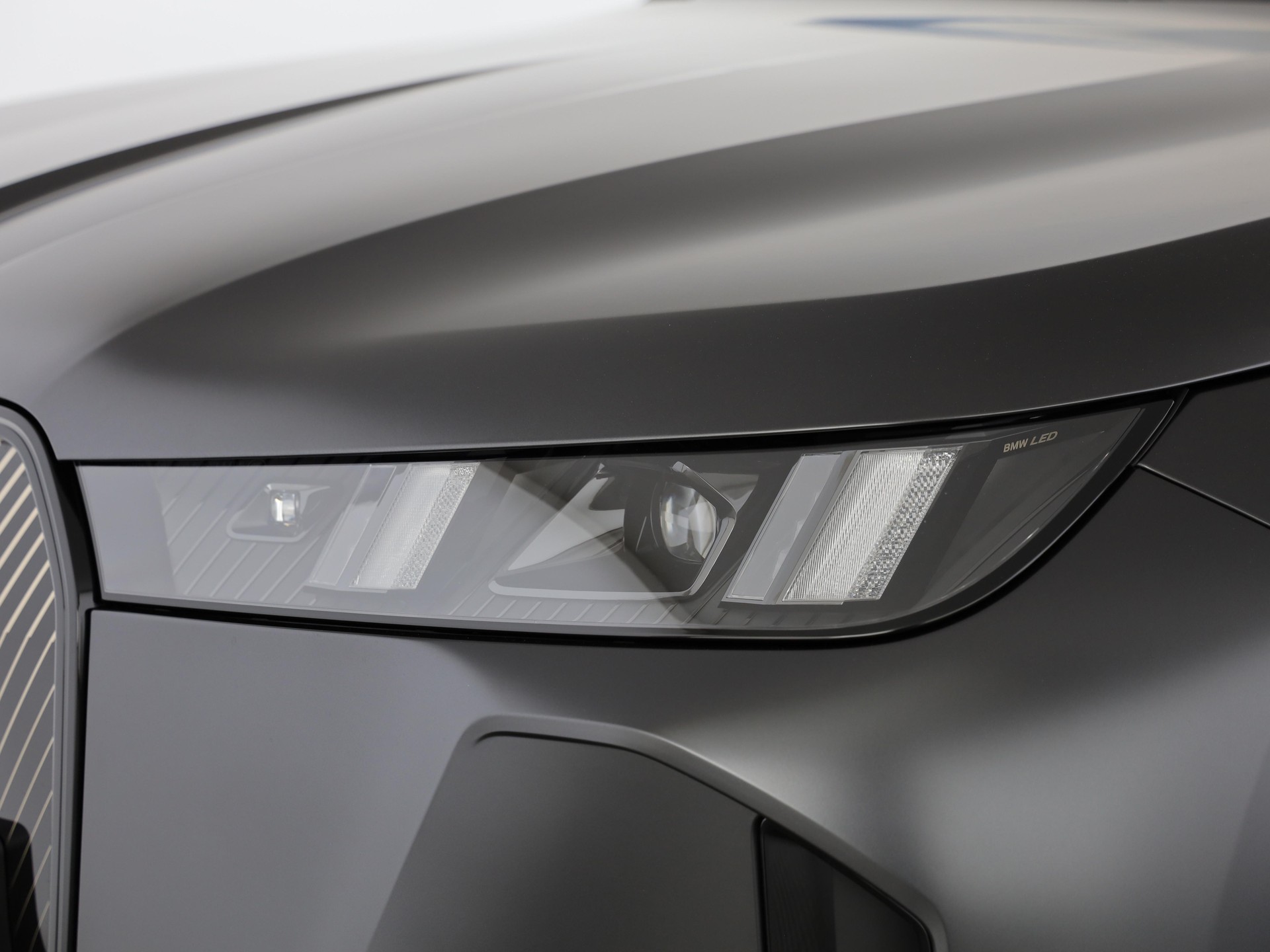 BMW iX xDrive60-image-5