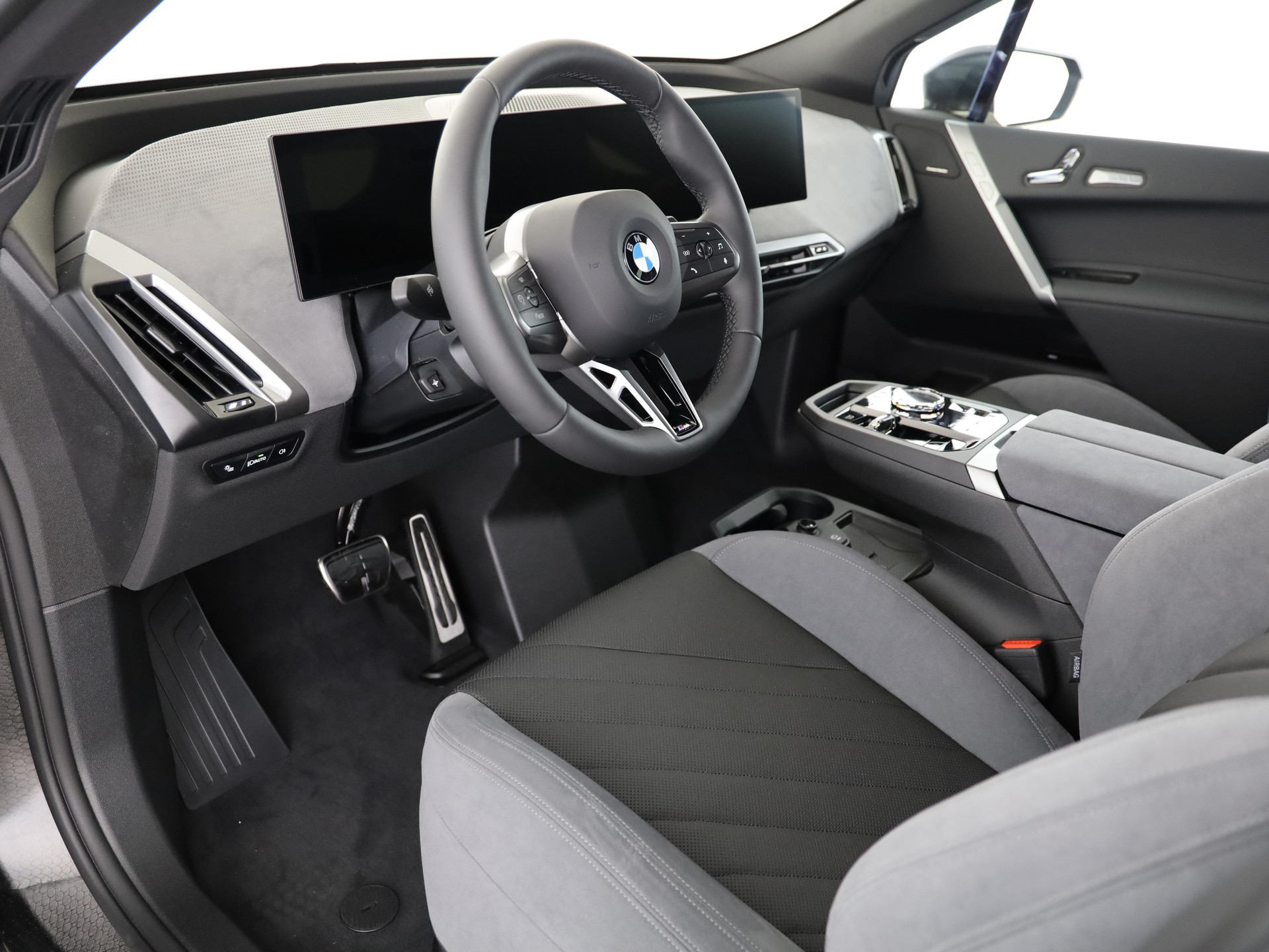 BMW iX xDrive60-image-13
