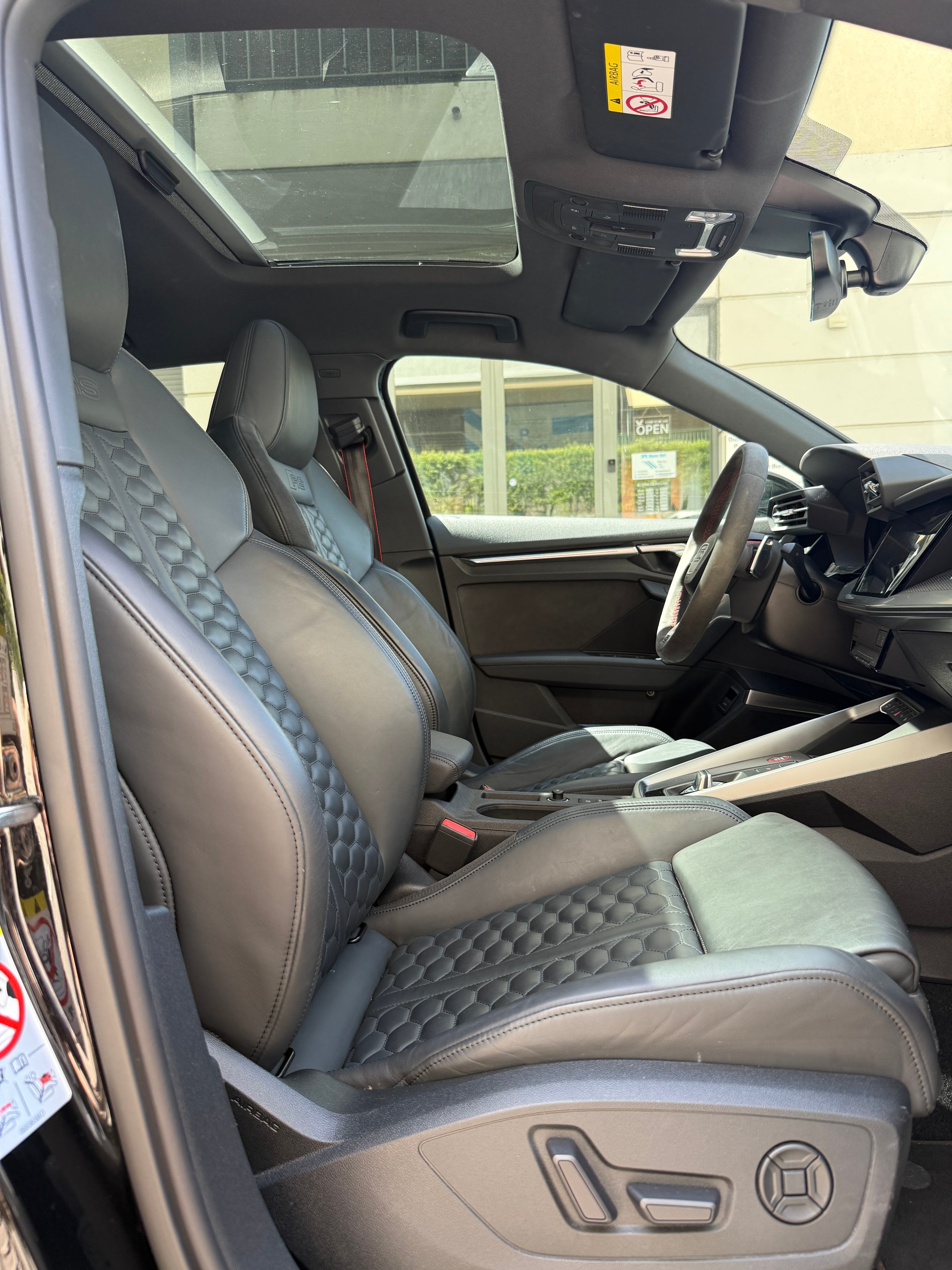 AUDI RS3 Sportback 2.5 TSI quattro S-tronic-image-10