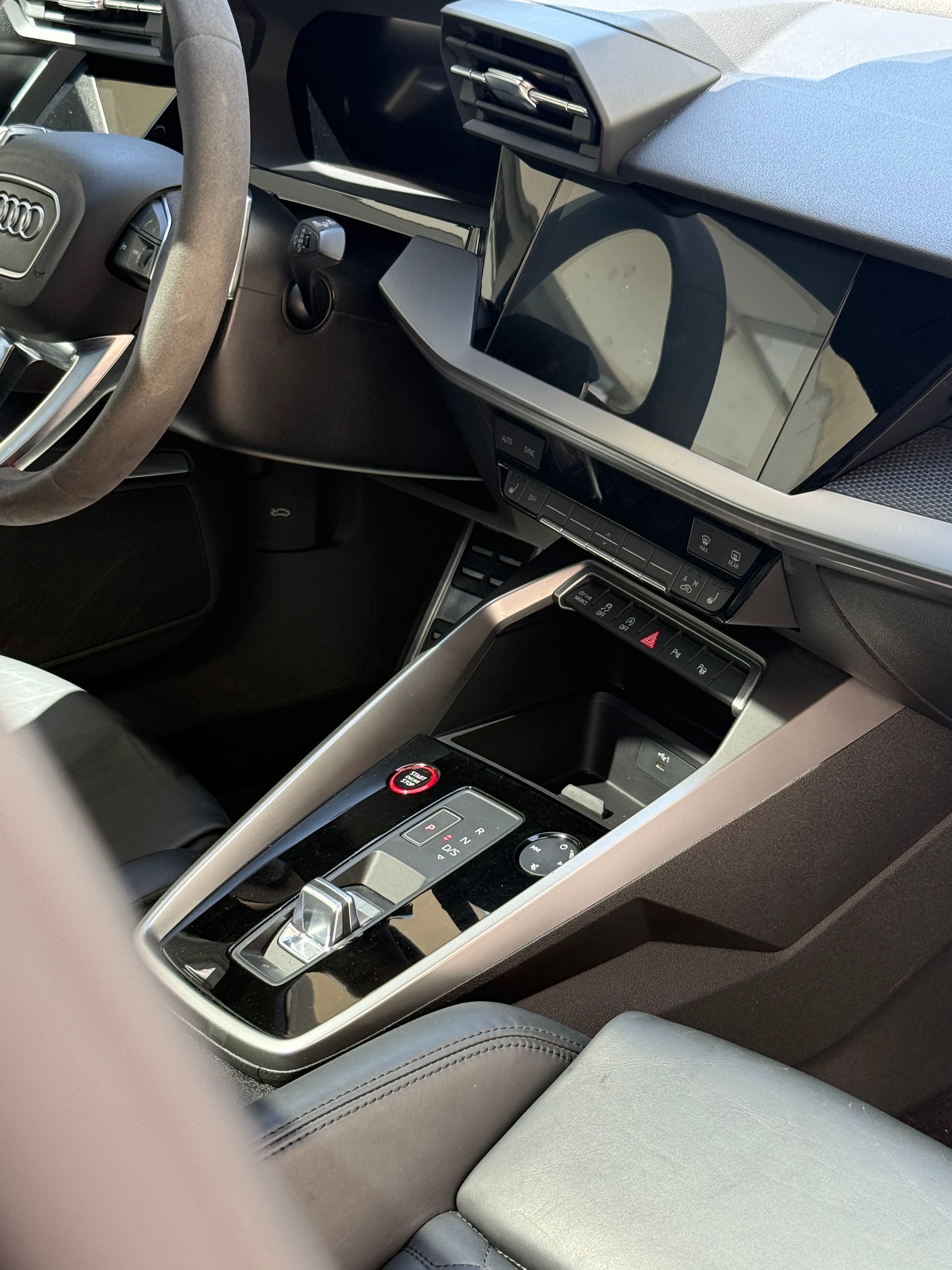 AUDI RS3 Sportback 2.5 TSI quattro S-tronic-image-12