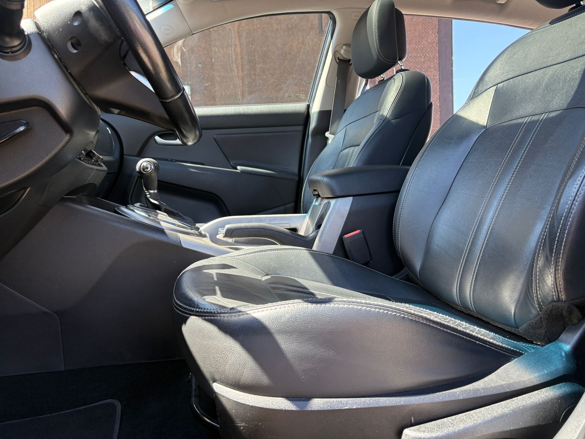 KIA Sportage 2.0 CRDi Trend 4WD Automatic-image-6