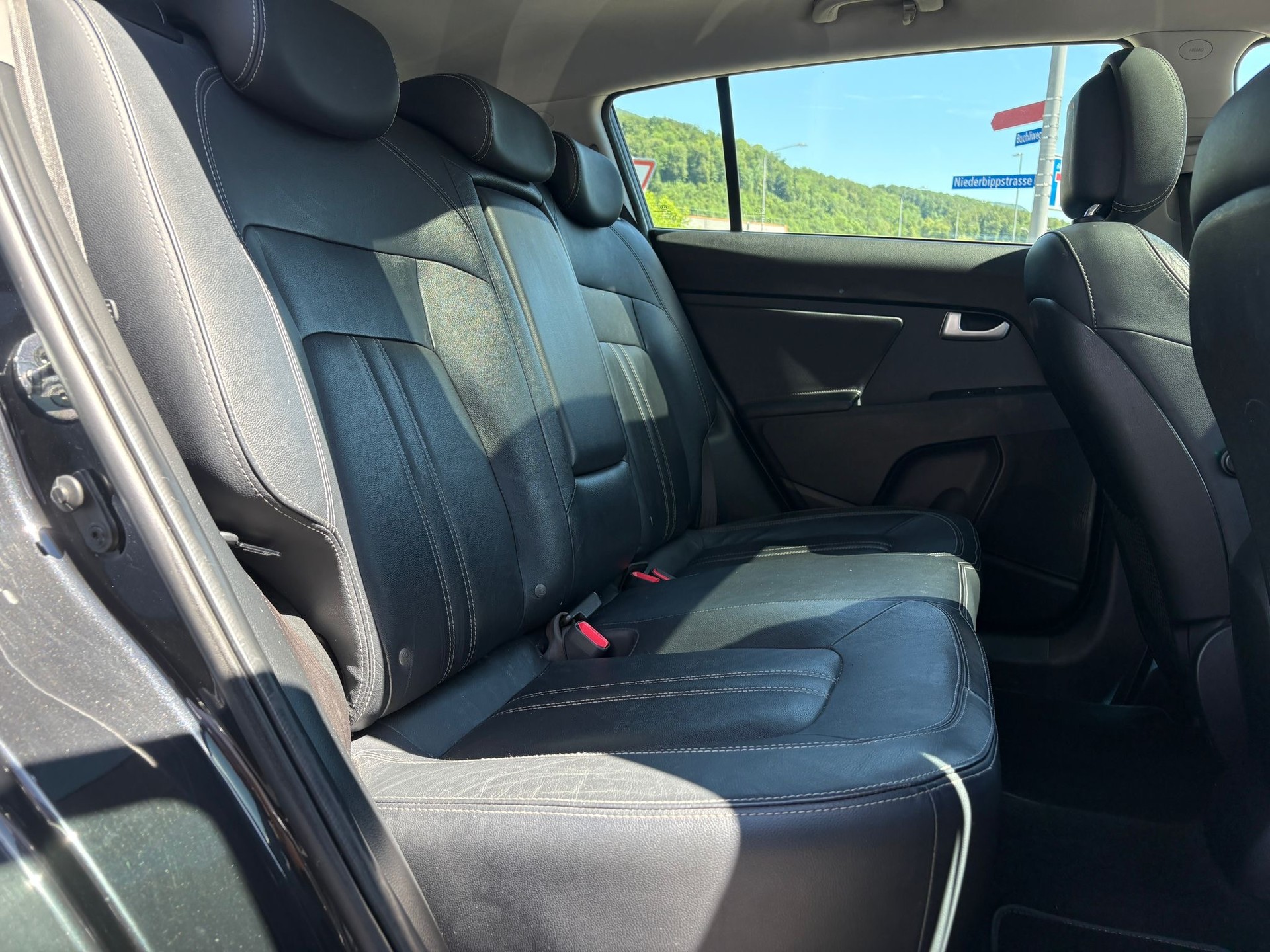 KIA Sportage 2.0 CRDi Trend 4WD Automatic-image-9