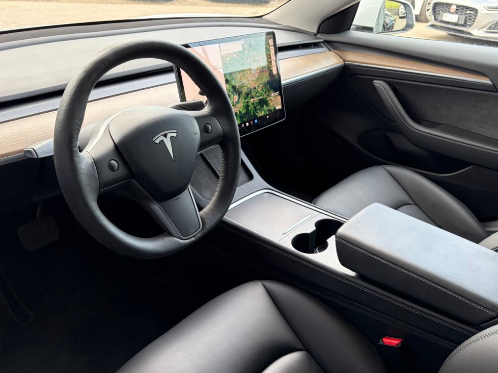 TESLA Model 3-image-3
