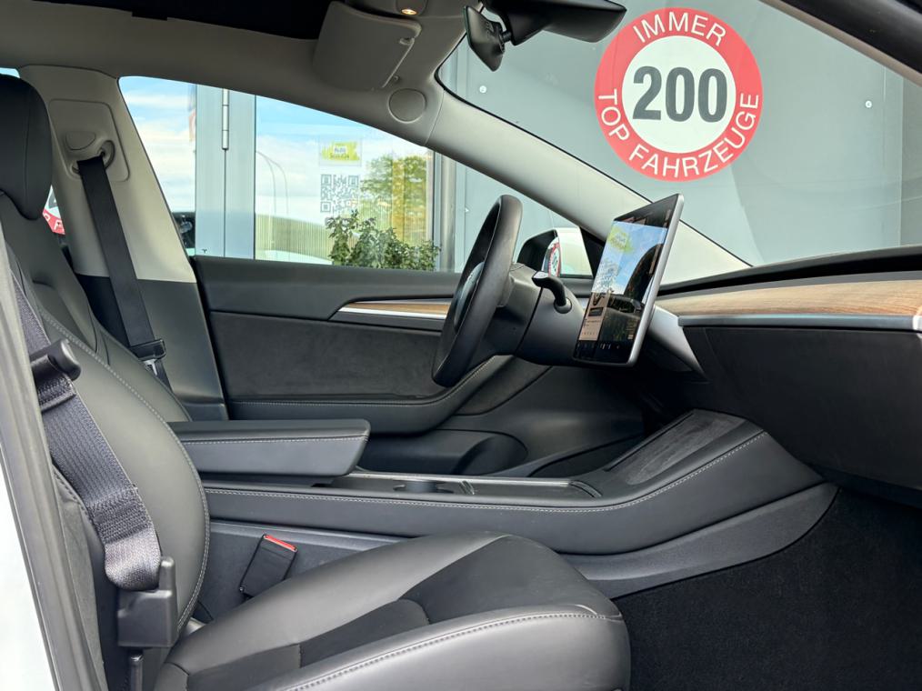 TESLA Model 3-image-7