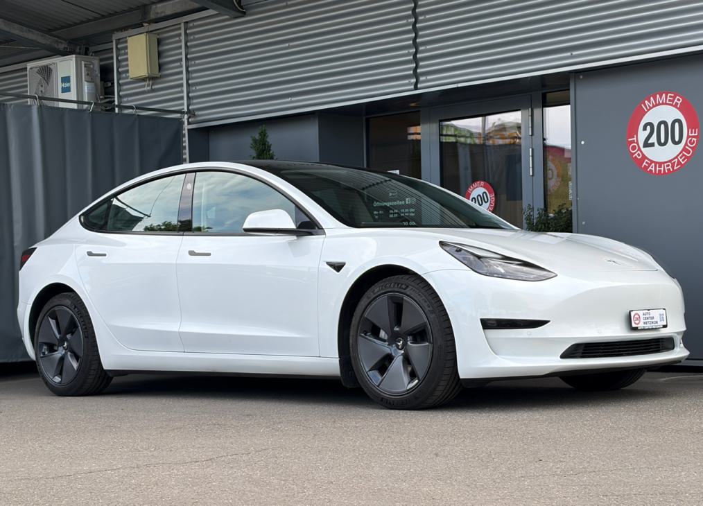 TESLA Model 3-image-1