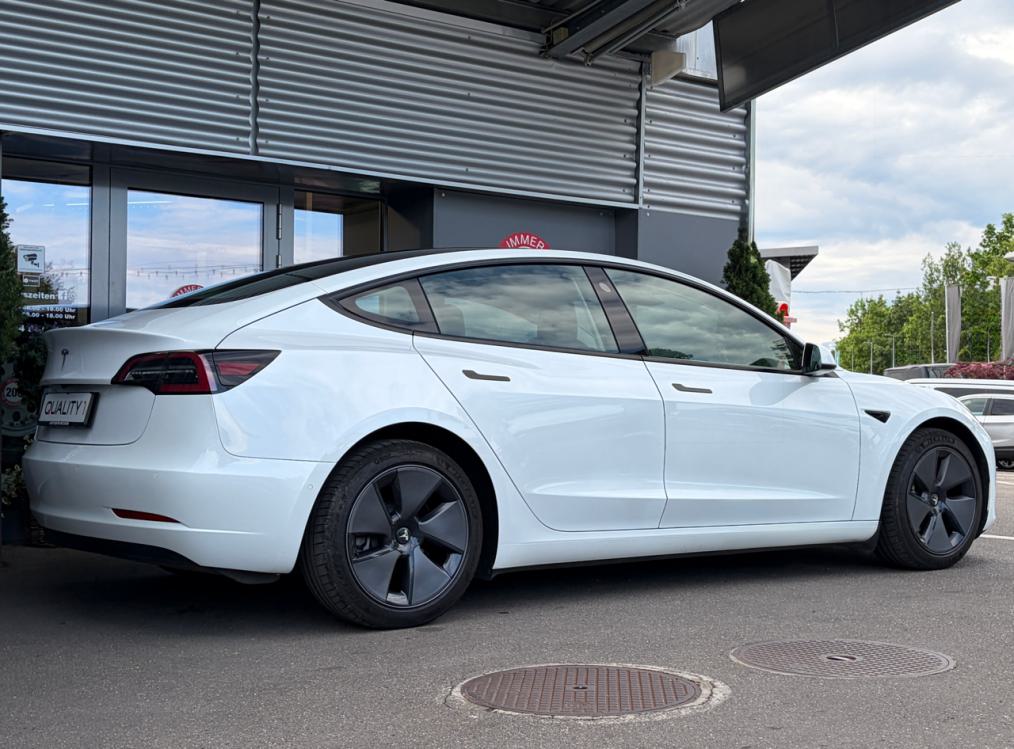 TESLA Model 3-image-2