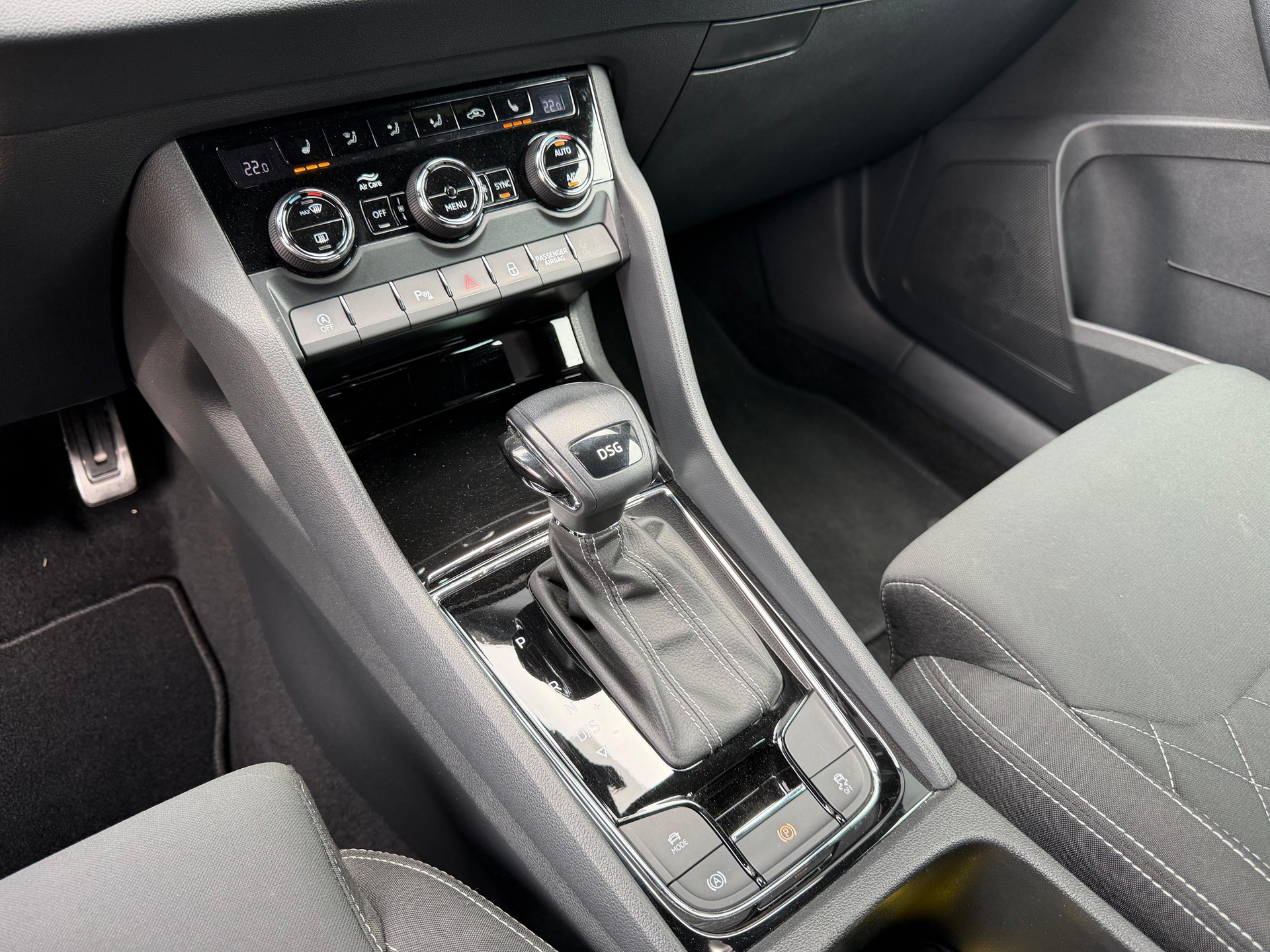 SKODA Karoq 1.5 TSI ACT SportLine DSG-image-11