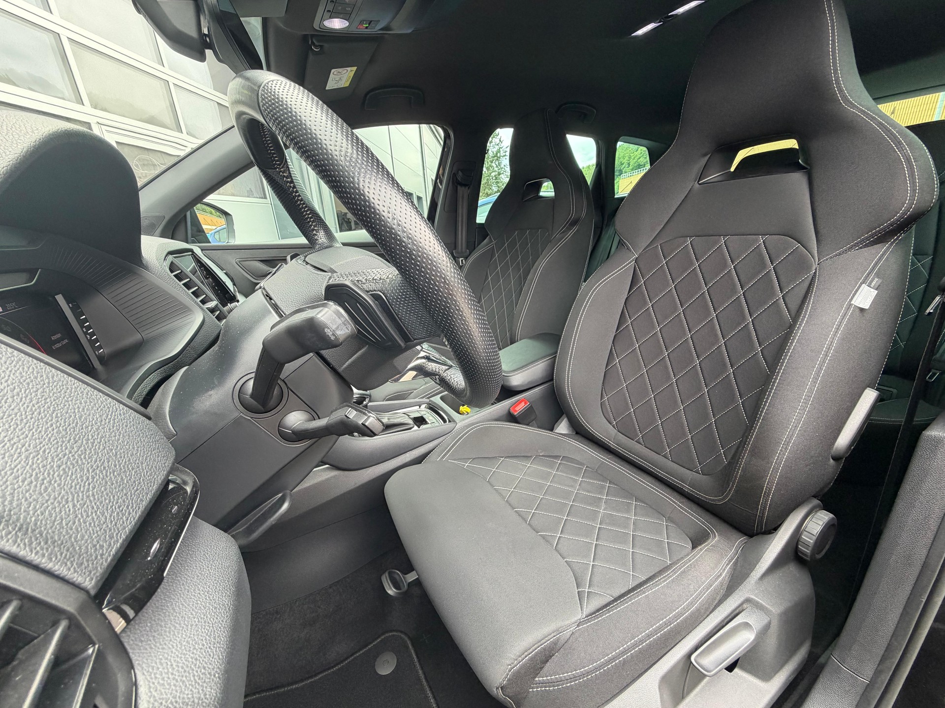 SKODA Karoq 1.5 TSI ACT SportLine DSG-image-6
