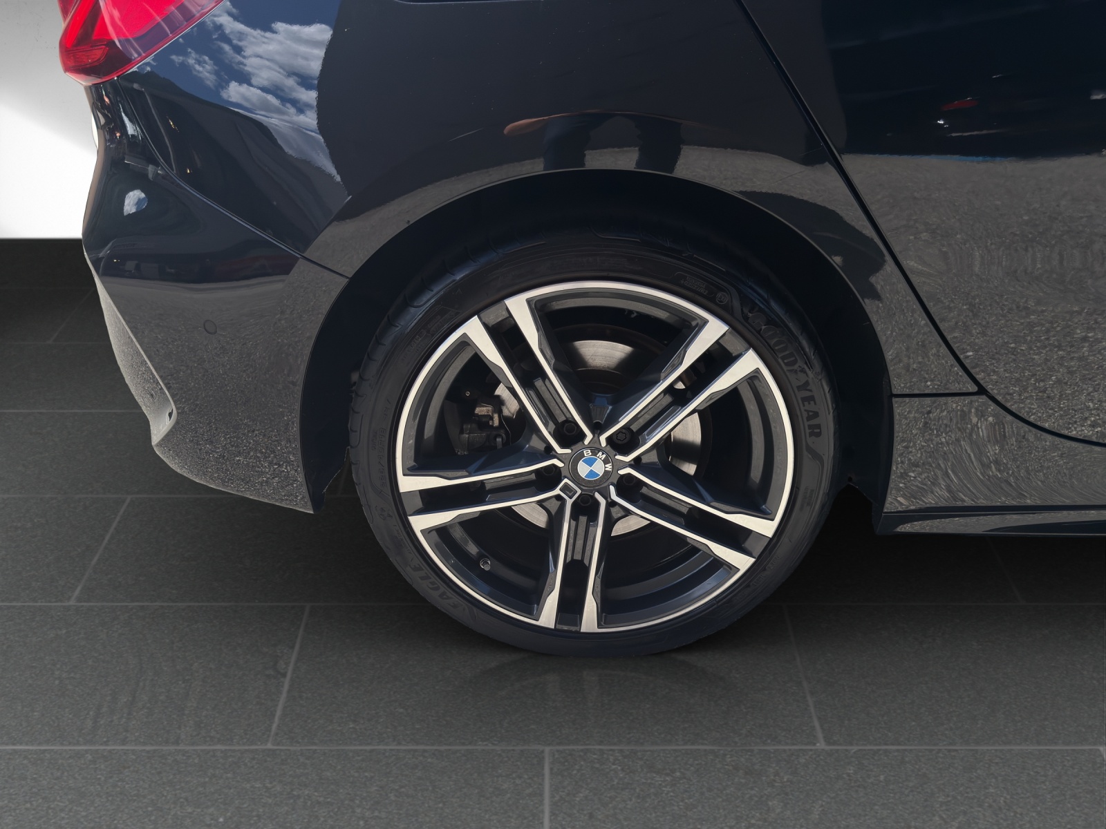 BMW 120d xDrive Steptronic M Sport-image-10