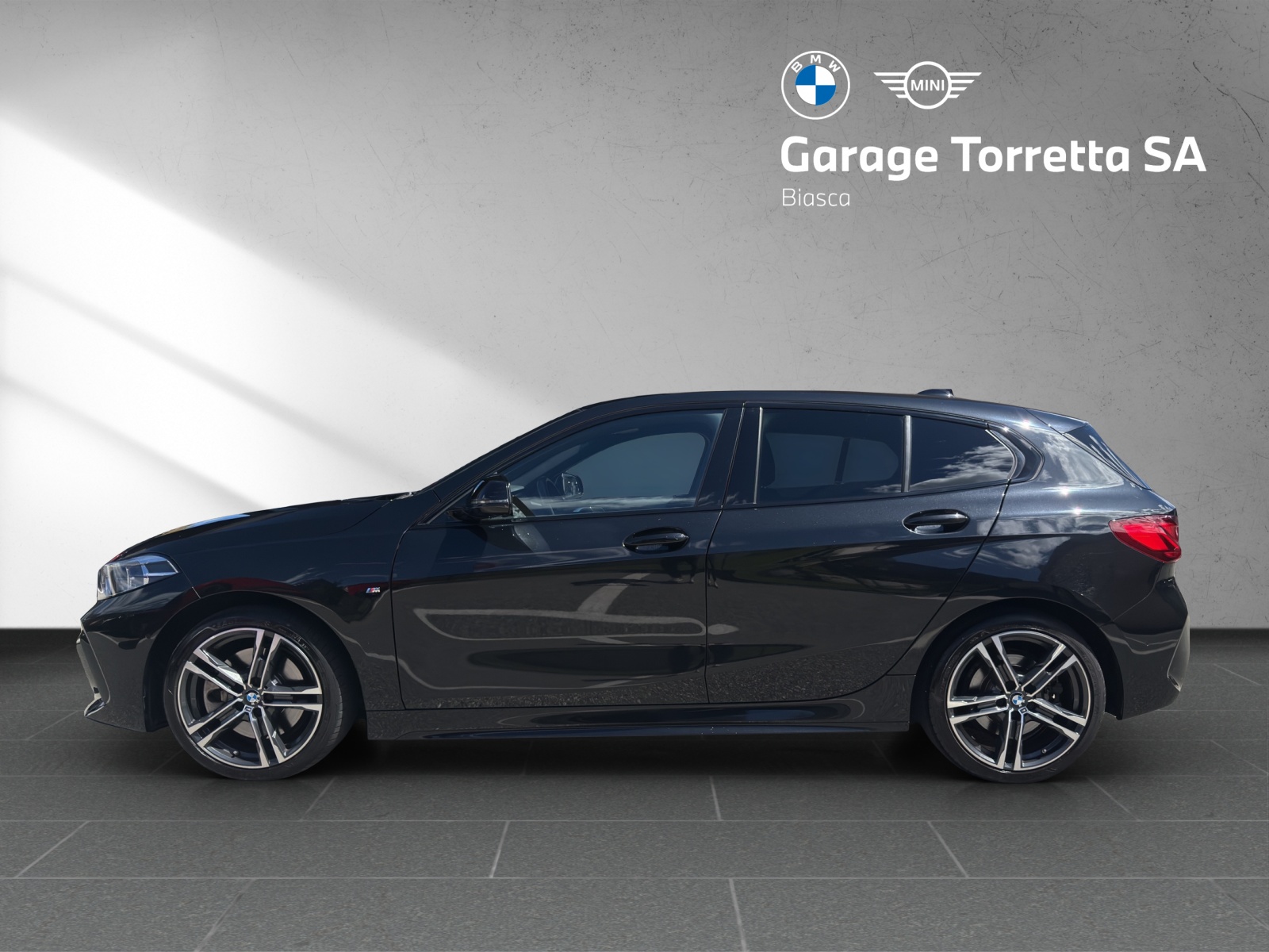 BMW 120d xDrive Steptronic M Sport-image-1