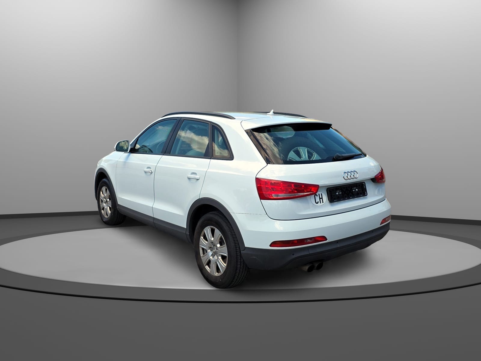 AUDI Q3 2.0 TDI quattro-image-6