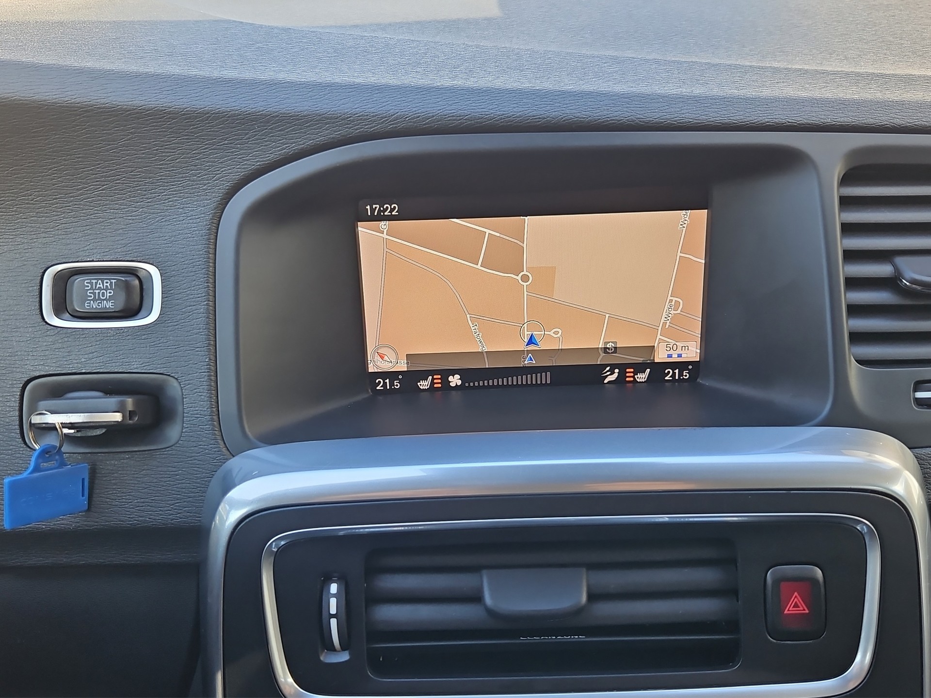 VOLVO V60 D4 Momentum Geartronic-image-9