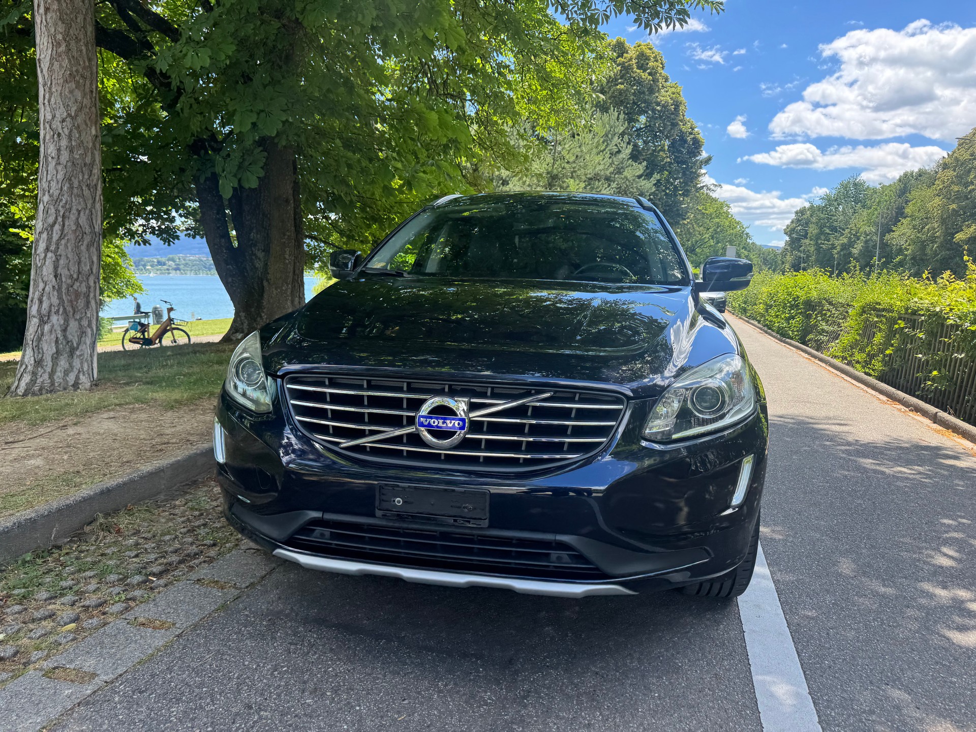 VOLVO XC60 D5 AWD Summum Geartronic-image-2