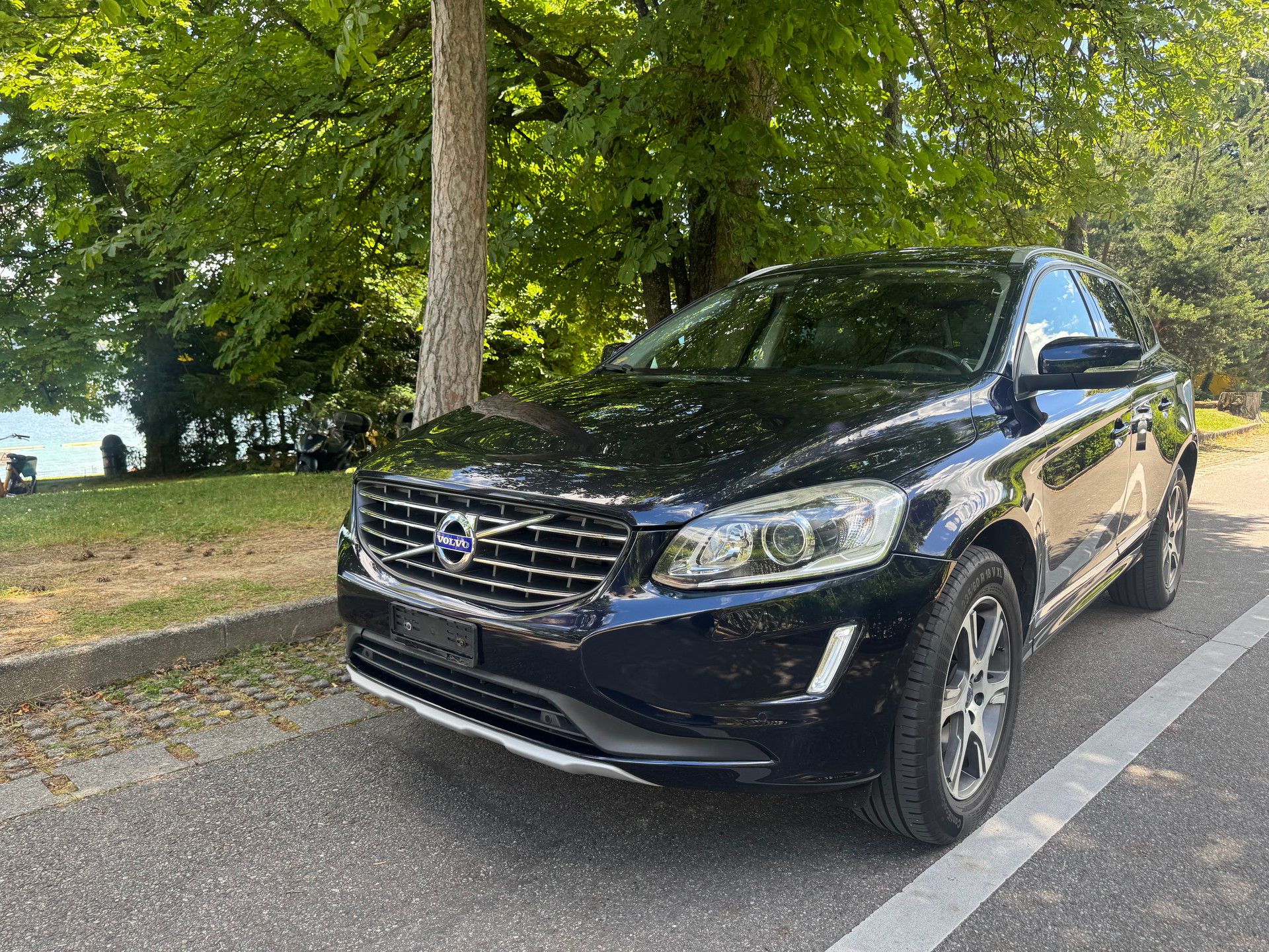 VOLVO XC60 D5 AWD Summum Geartronic-image-4