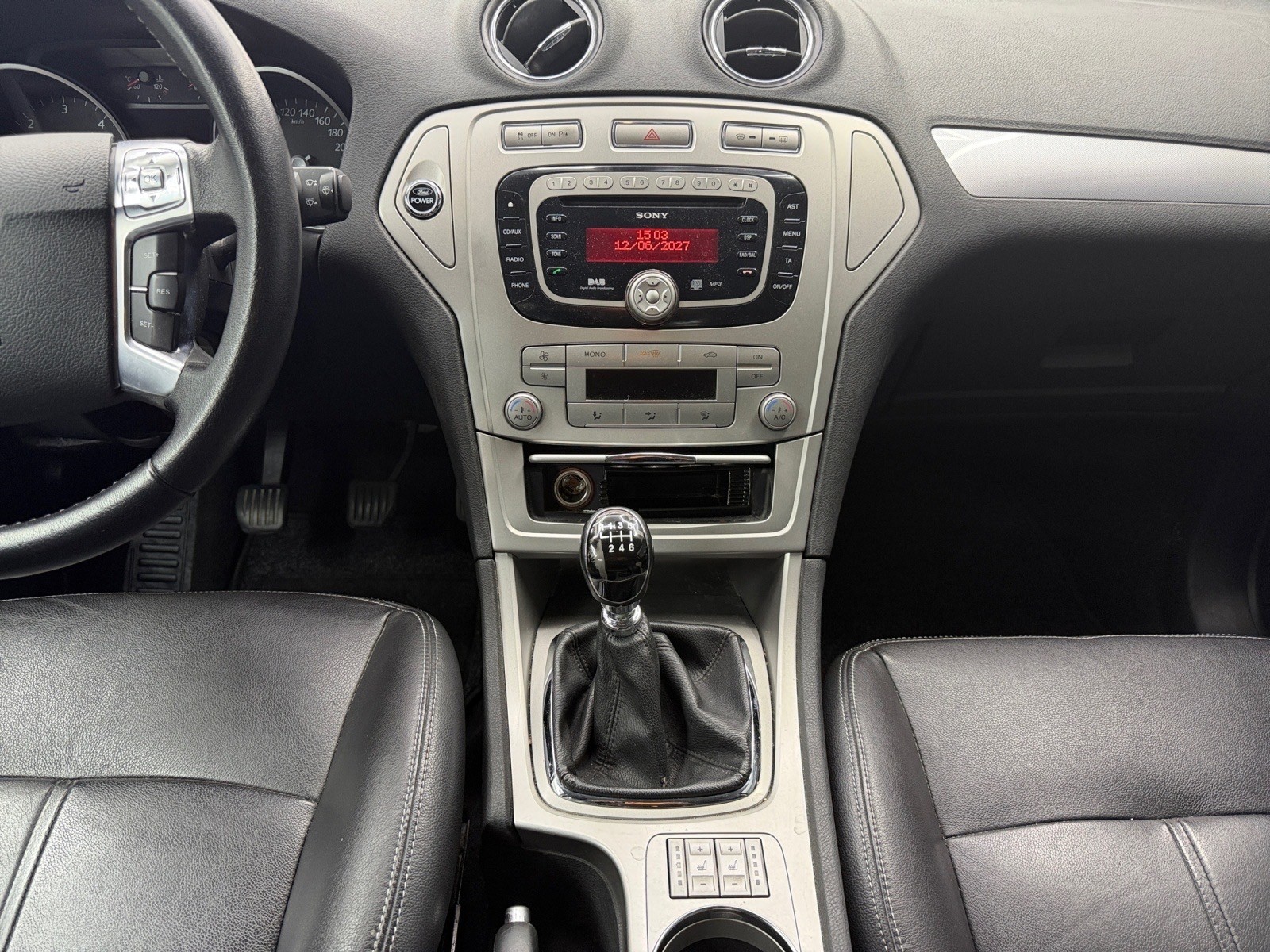 FORD Mondeo 2.0 TDCi 16V ECOnetic Carving Mit MFK-image-9