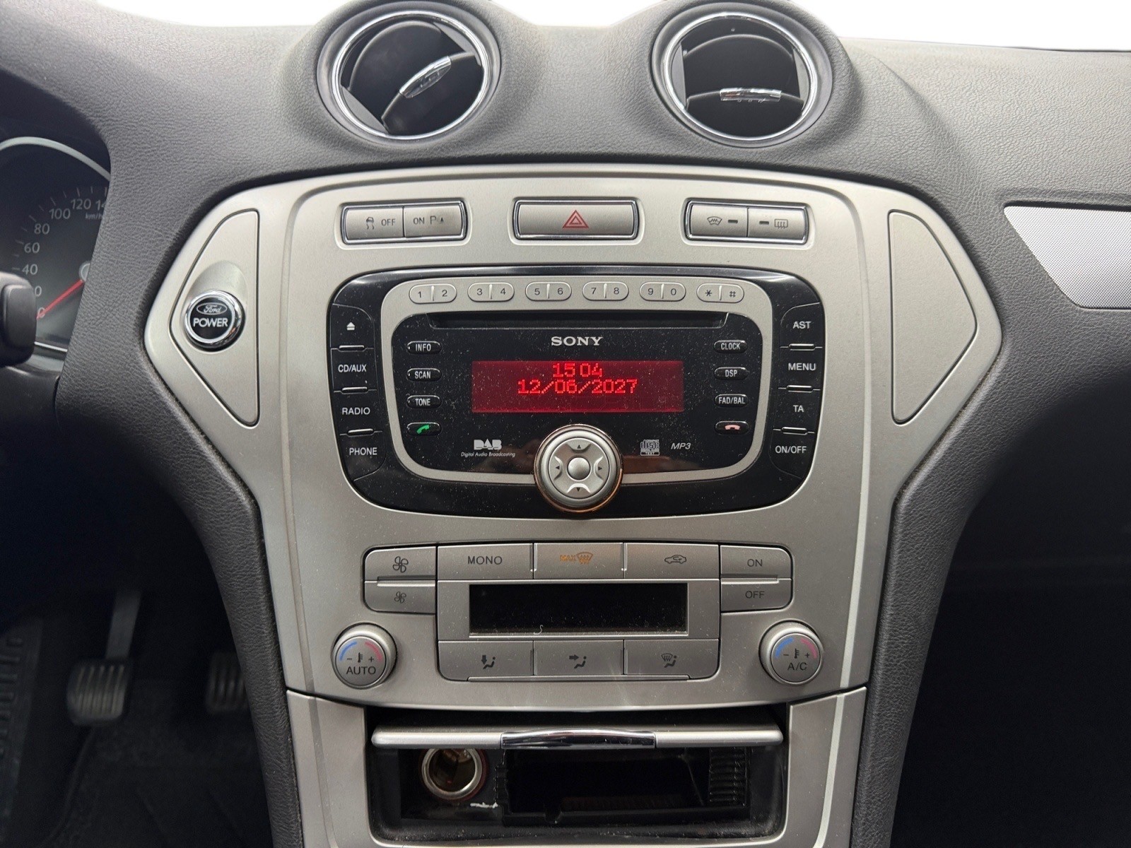 FORD Mondeo 2.0 TDCi 16V ECOnetic Carving Mit MFK-image-14