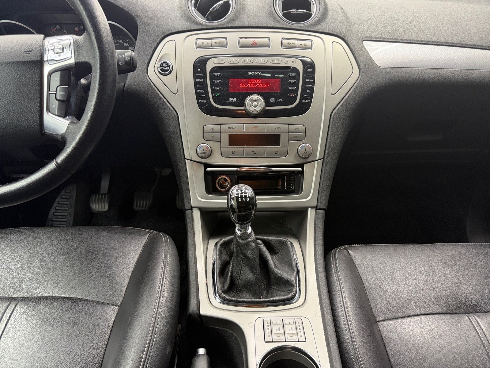 FORD Mondeo 2.0 TDCi 16V ECOnetic Carving Mit MFK-image-10