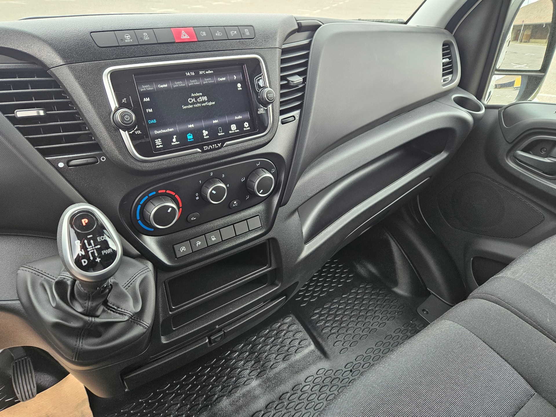 IVECO 35S16V kurz court AUTOMAT 156 ps-image-11
