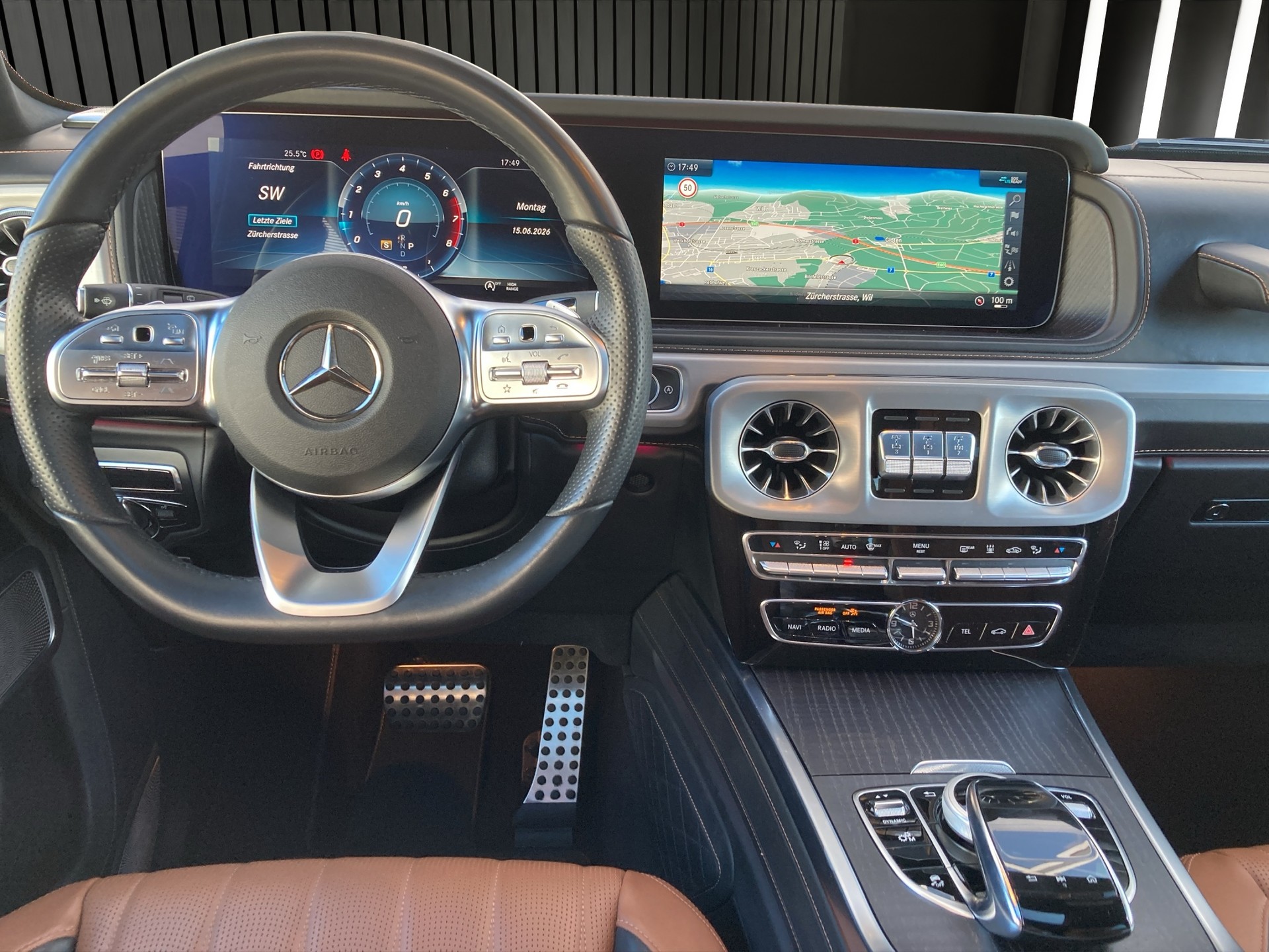 MERCEDES-BENZ G 500 AMG Line-image-12