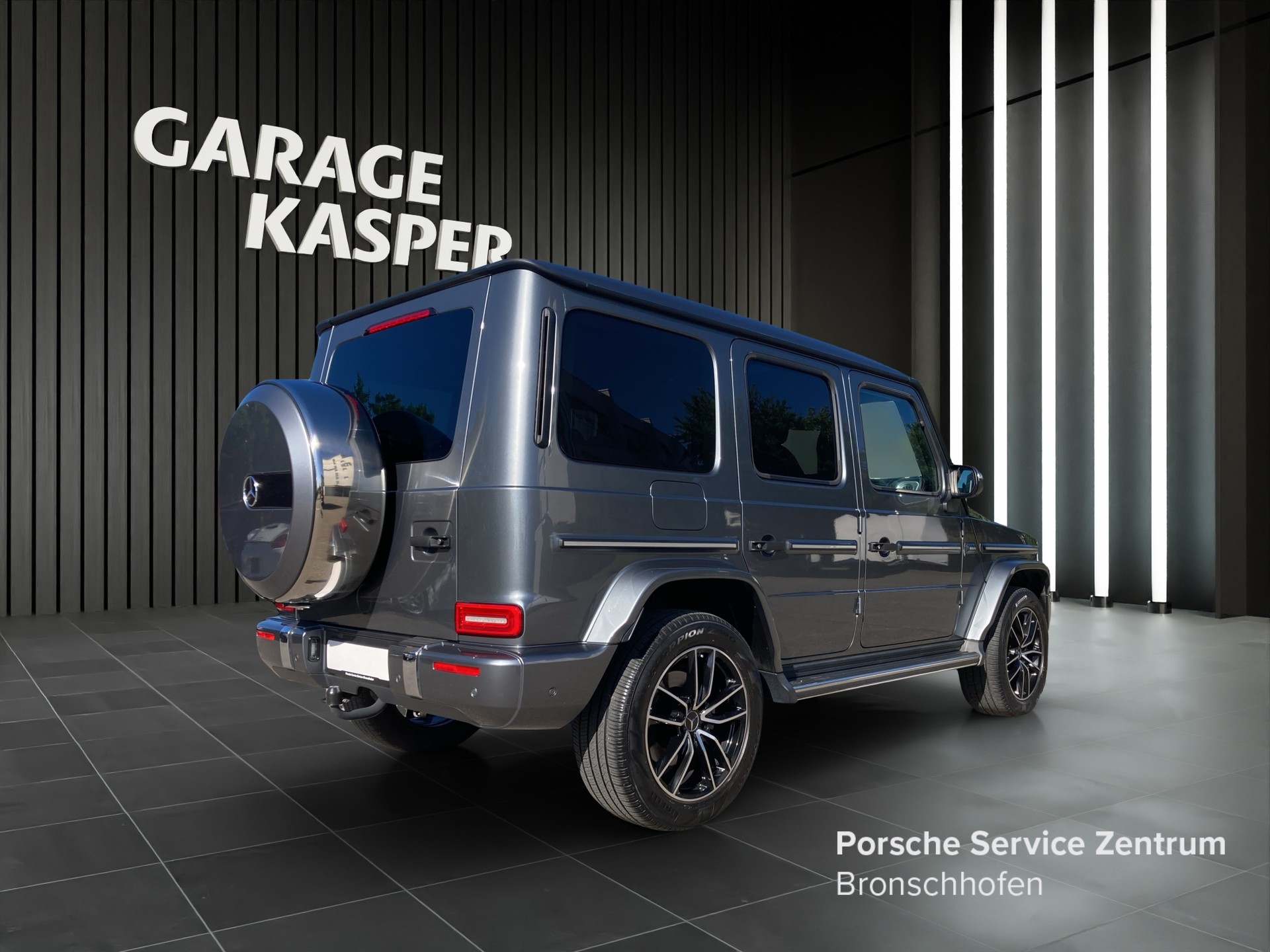 MERCEDES-BENZ G 500 AMG Line-image-4