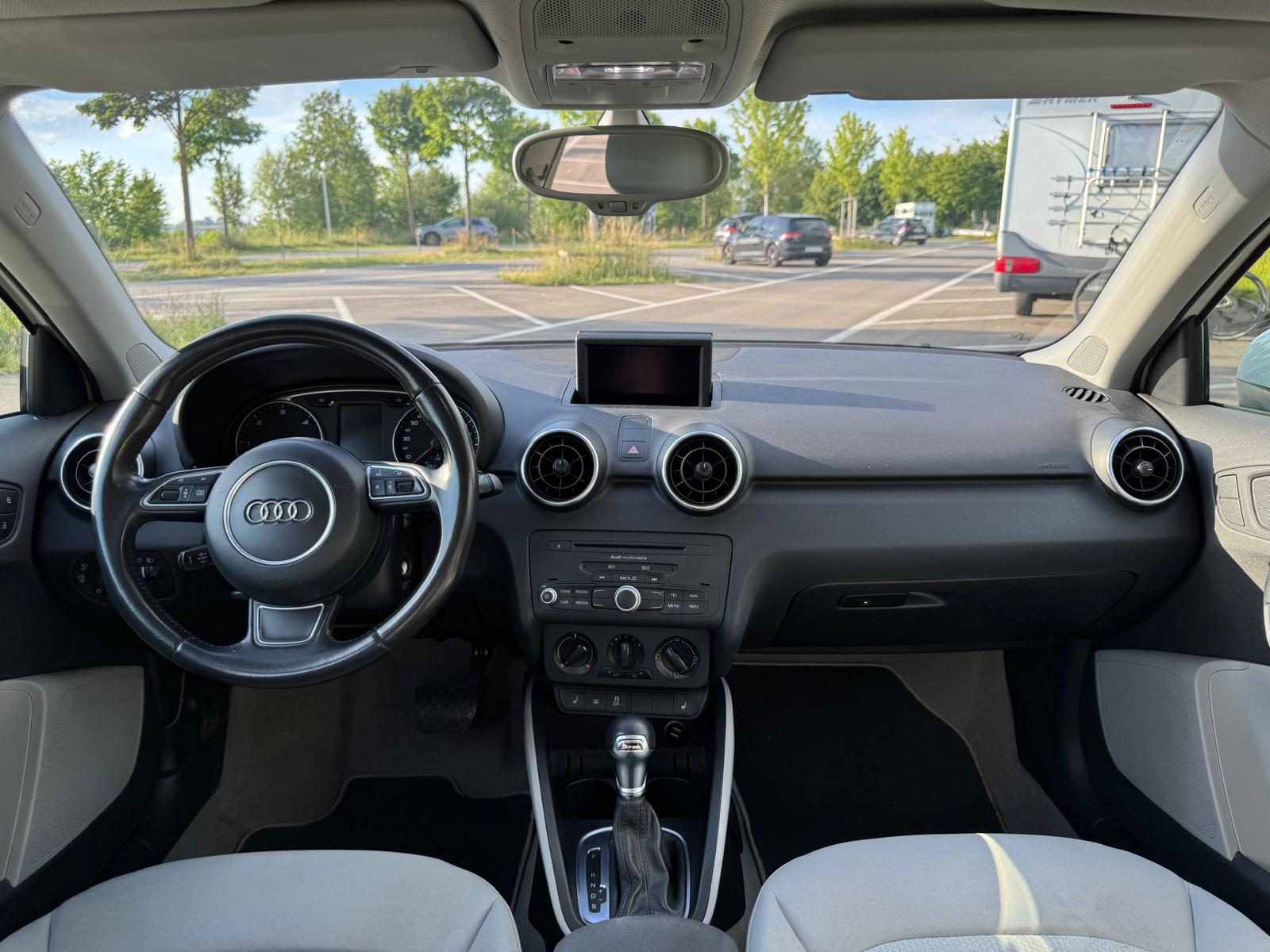 AUDI 1.6 TDI Attraction S-Tronic-image-3
