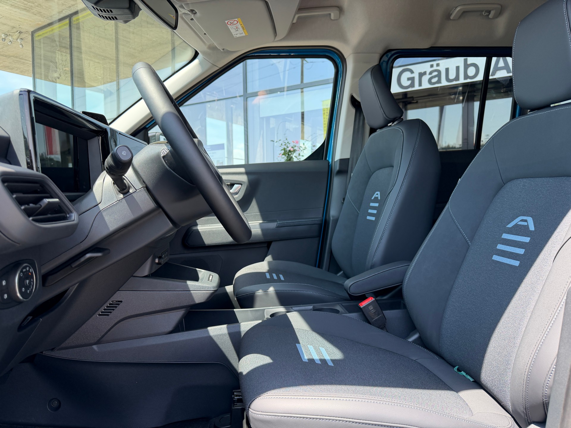 FORD Tourneo Courier Elektro 54kWh Active-image-6