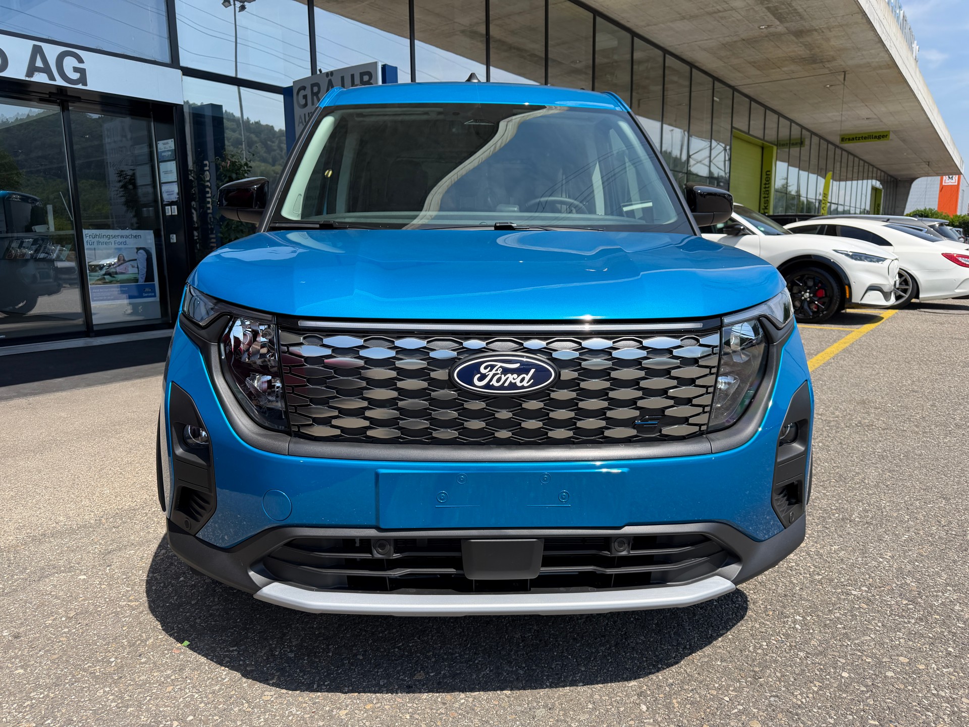 FORD Tourneo Courier Elektro 54kWh Active-image-1