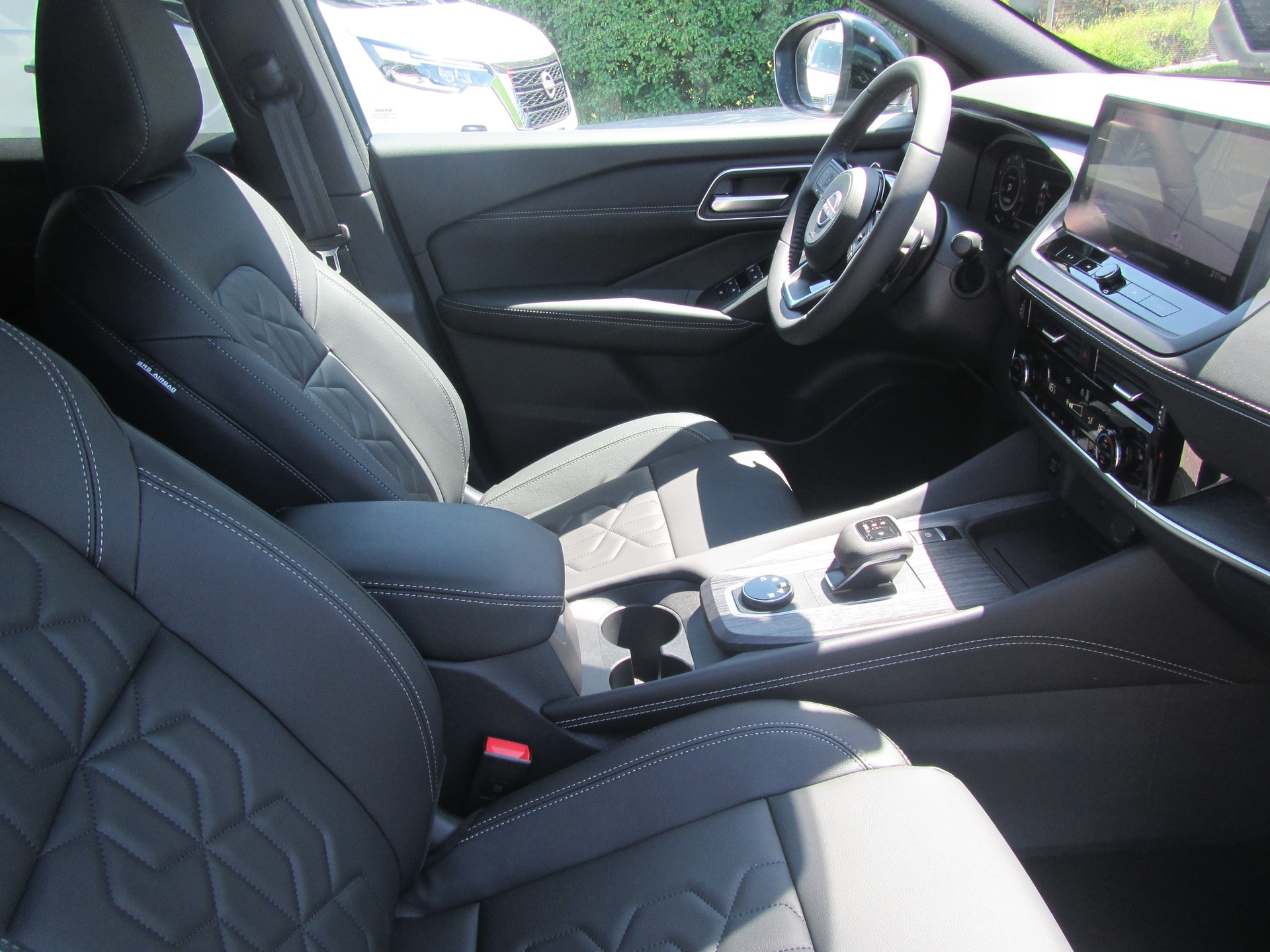 NISSAN Qashqai 1.3 DIG-T MHEV Tekna+ Xtronic 4x4-image-4