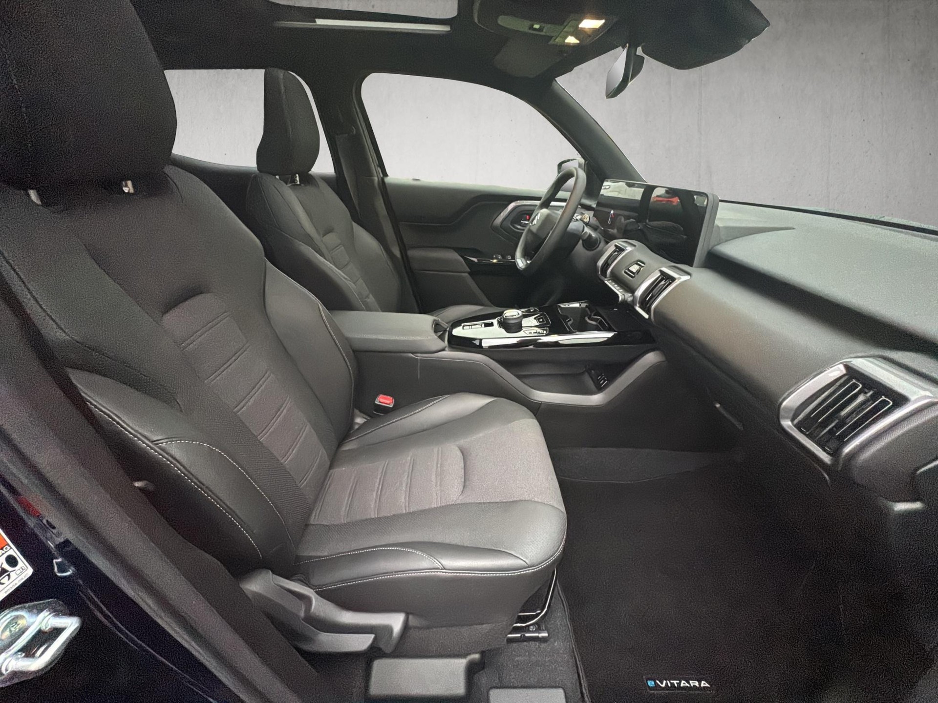 SUZUKI e Vitara Compact Top 4x4-image-9