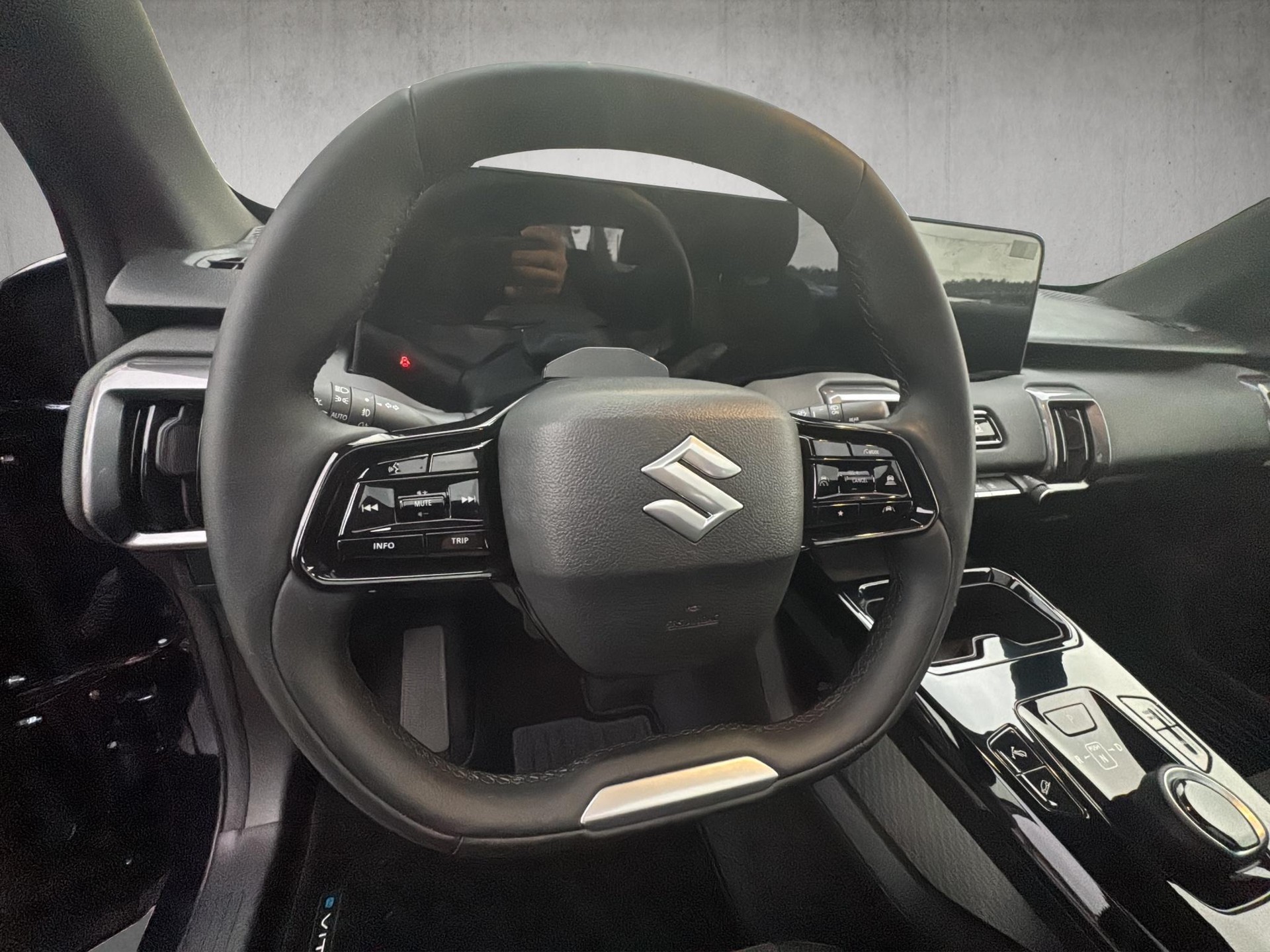 SUZUKI e Vitara Compact Top 4x4-image-13