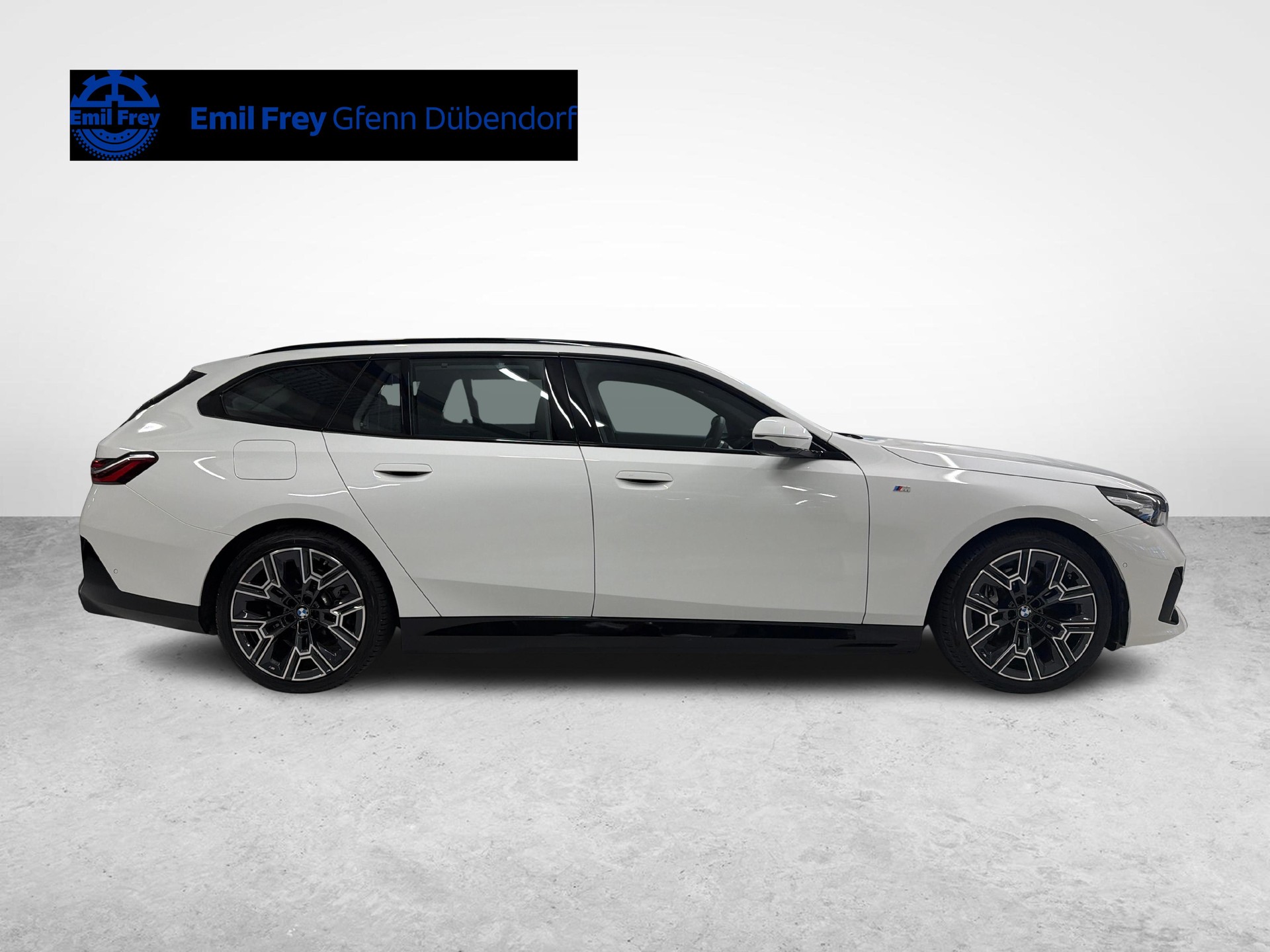 BMW i5 xDrive40 Touring-image-5