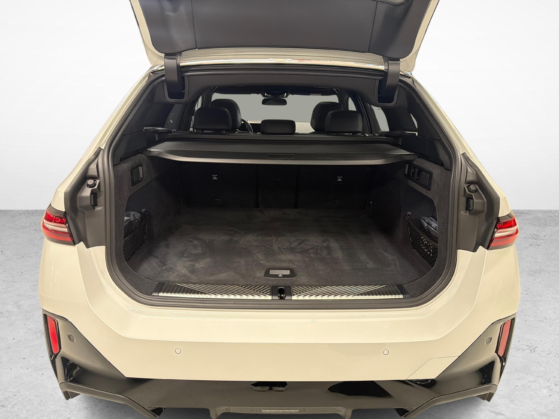 BMW i5 xDrive40 Touring-image-20