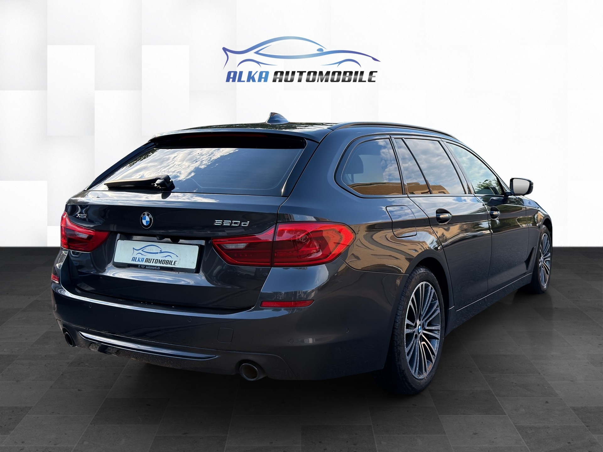 BMW 520d xDrive Touring Sport Line Steptronic-image-5