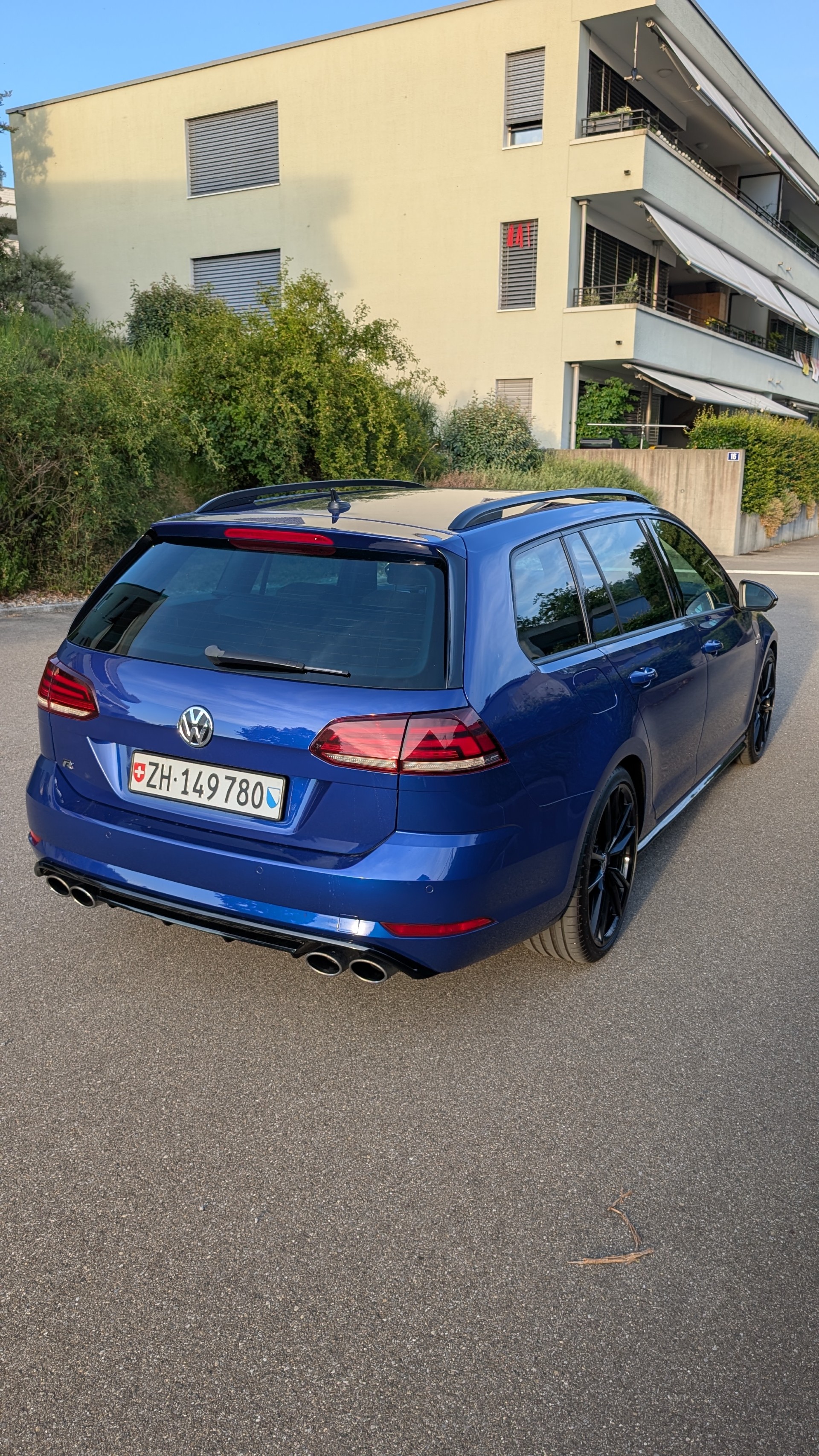 VW 2.0 TSI R 310 DSG 4motion-image-3