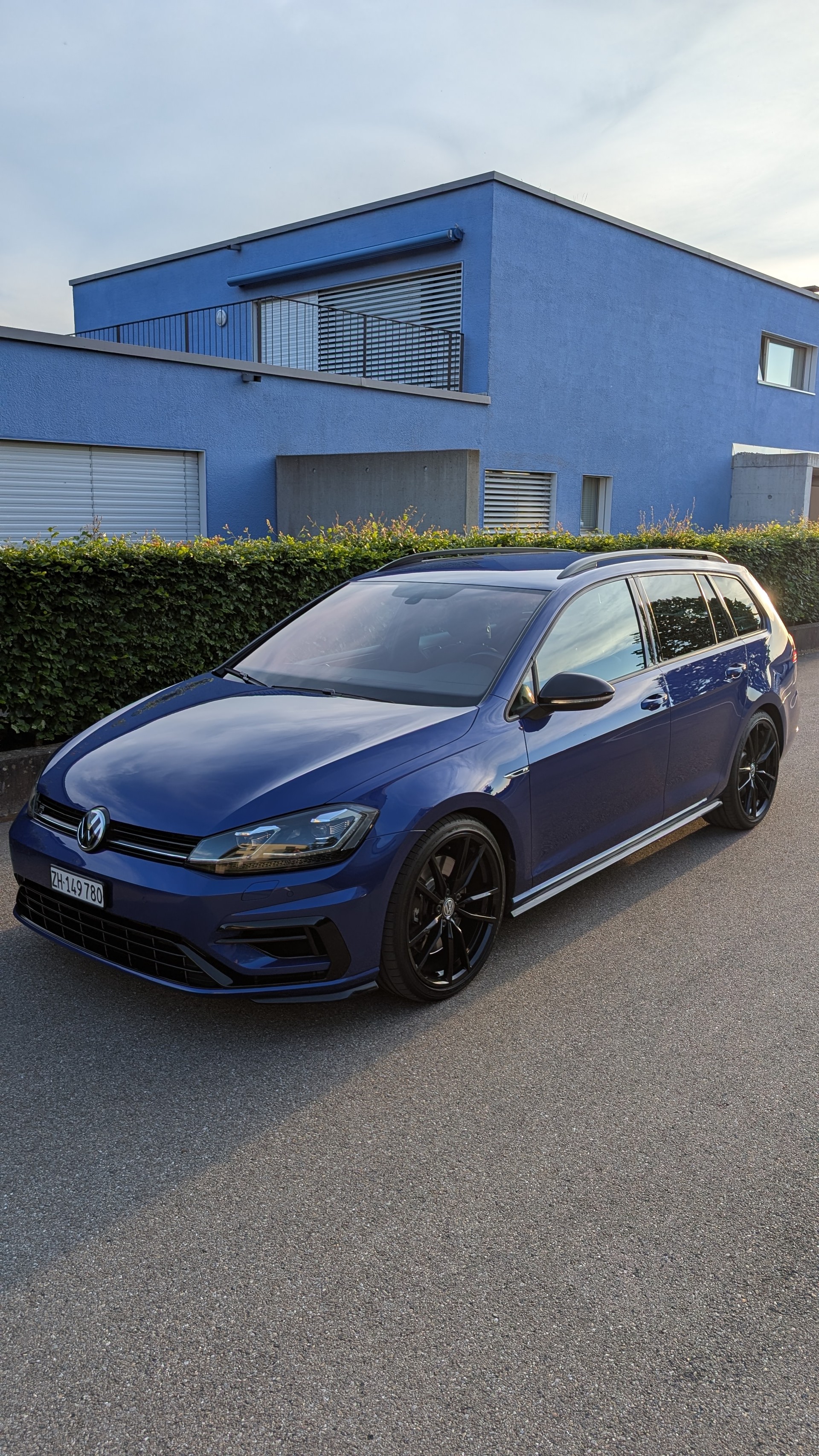 VW 2.0 TSI R 310 DSG 4motion-image-1