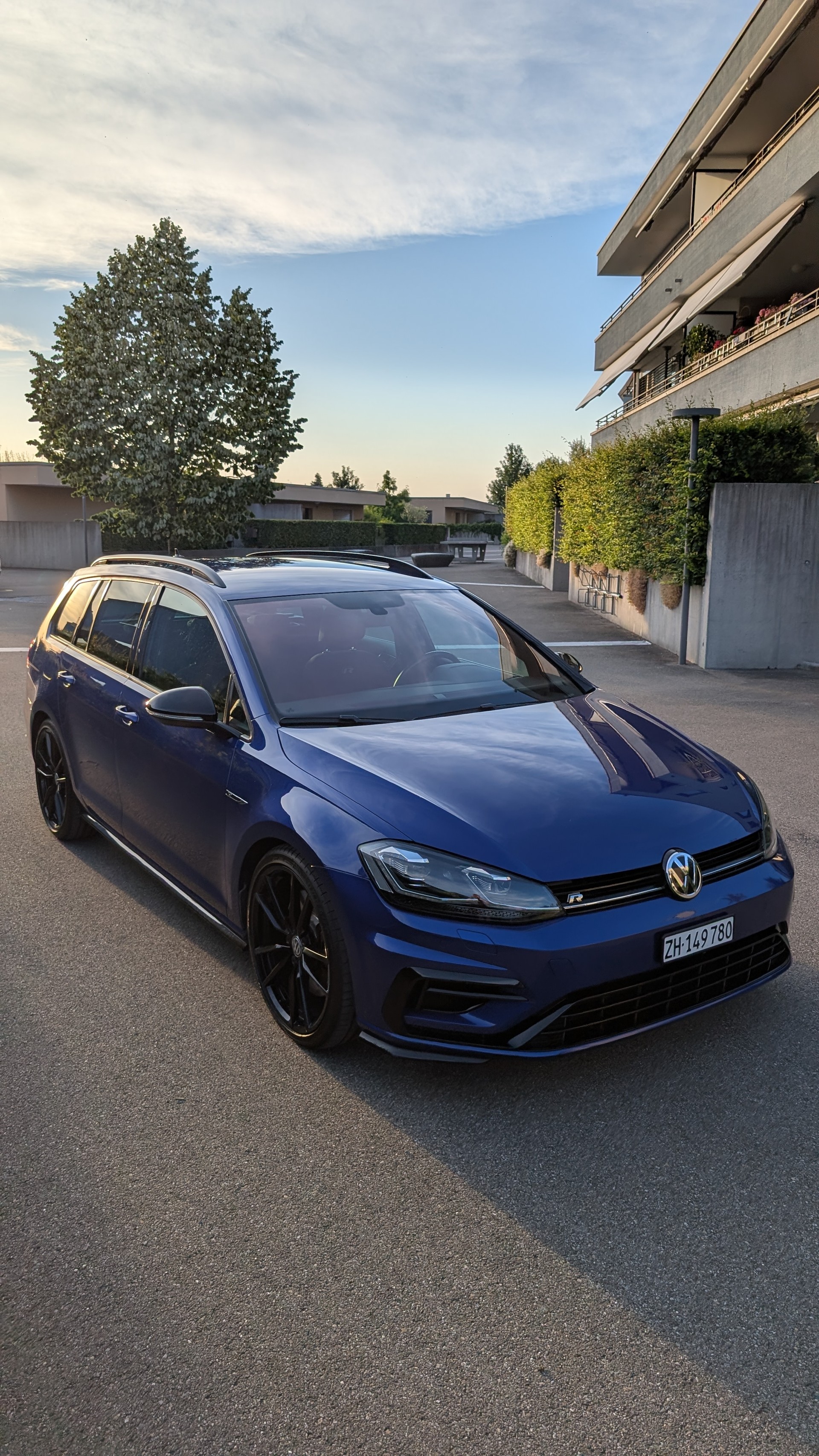 VW 2.0 TSI R 310 DSG 4motion-image-0