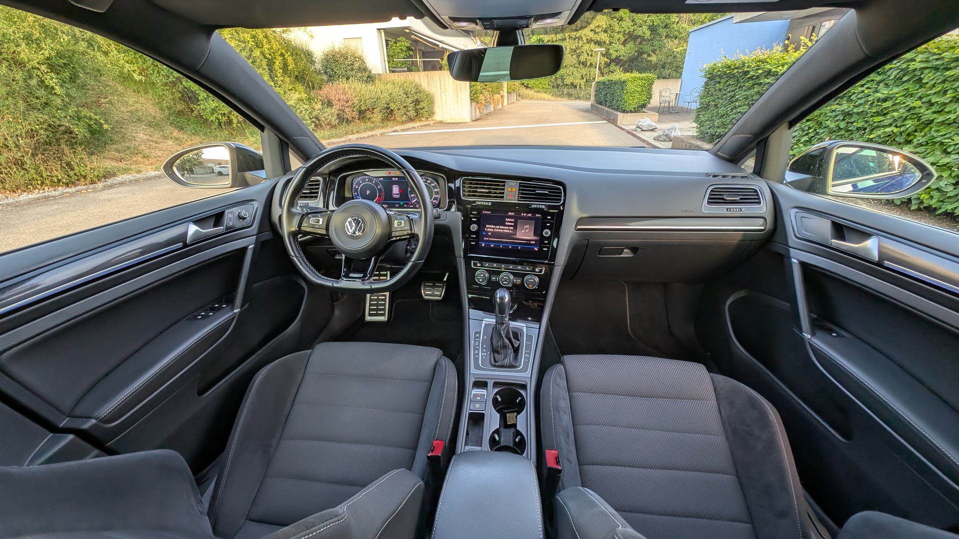 VW 2.0 TSI R 310 DSG 4motion-image-5
