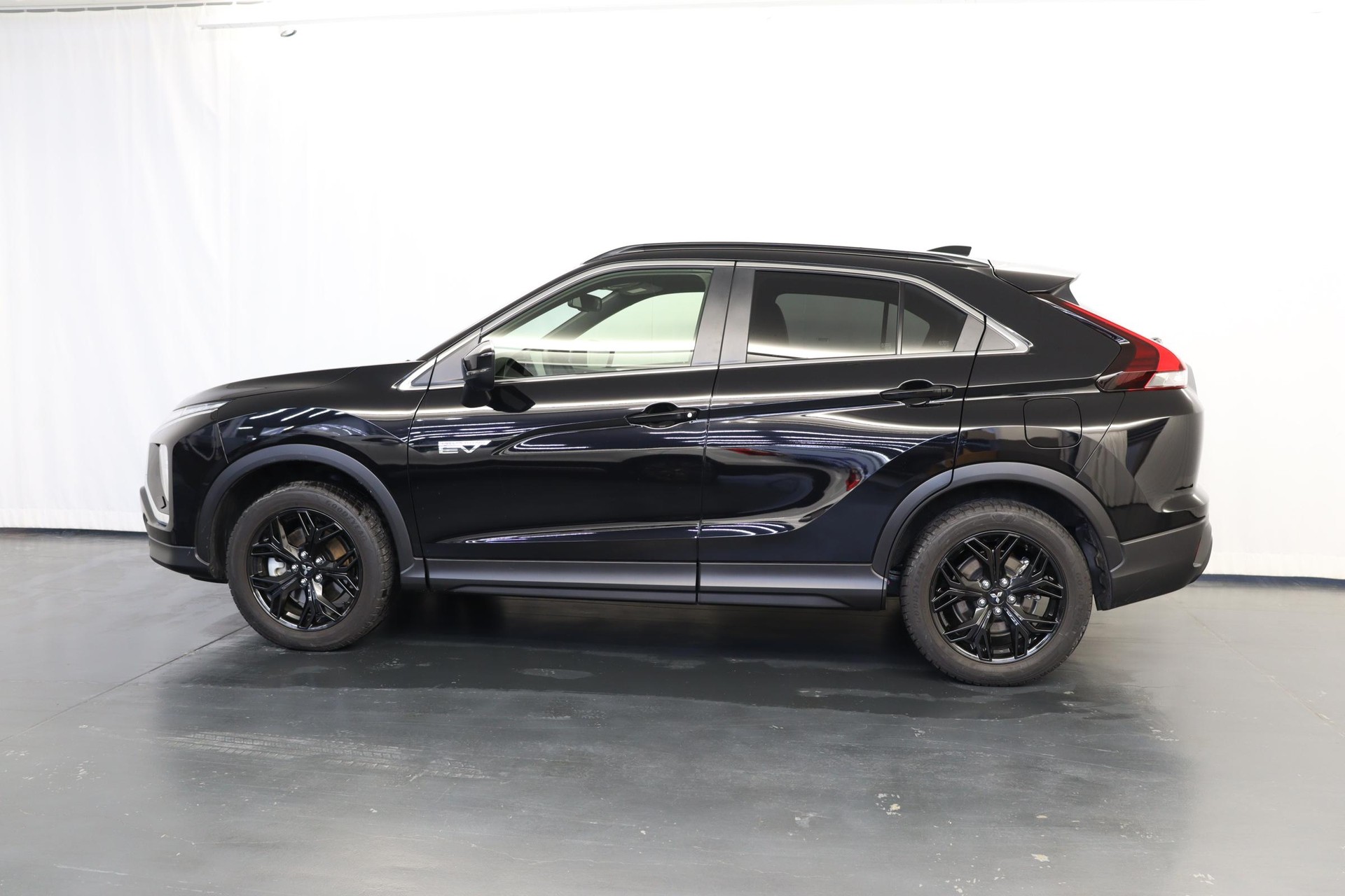MITSUBISHI Eclipse Cross 2.4 PHEV Blackline 4x4-image-3