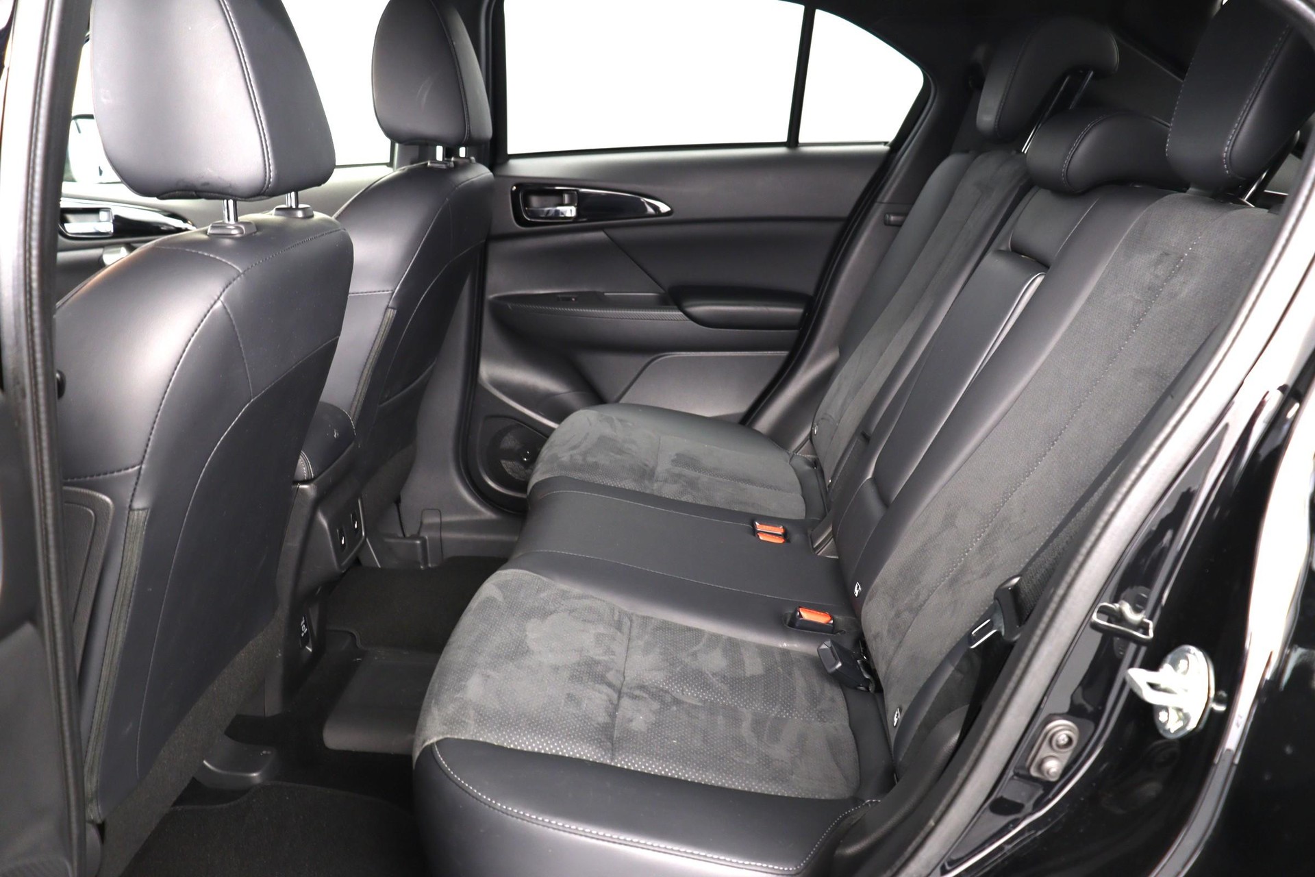 MITSUBISHI Eclipse Cross 2.4 PHEV Blackline 4x4-image-8