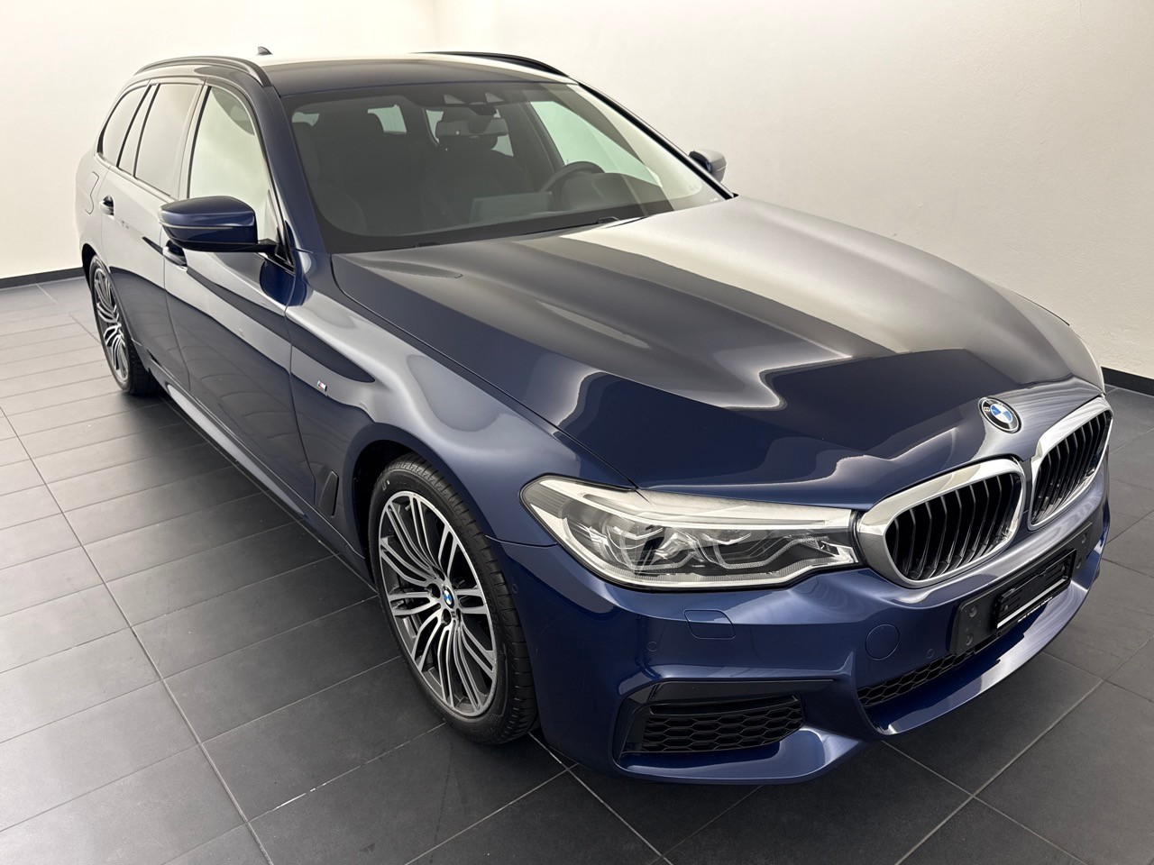 BMW 530i xDr 48VTour. M Sport-showroom-element-3